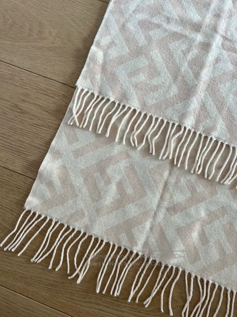 Fendi Fendi size 170*45cm Nude cashmere fringed scarf Size ONE SIZE - 3 Thumbnail