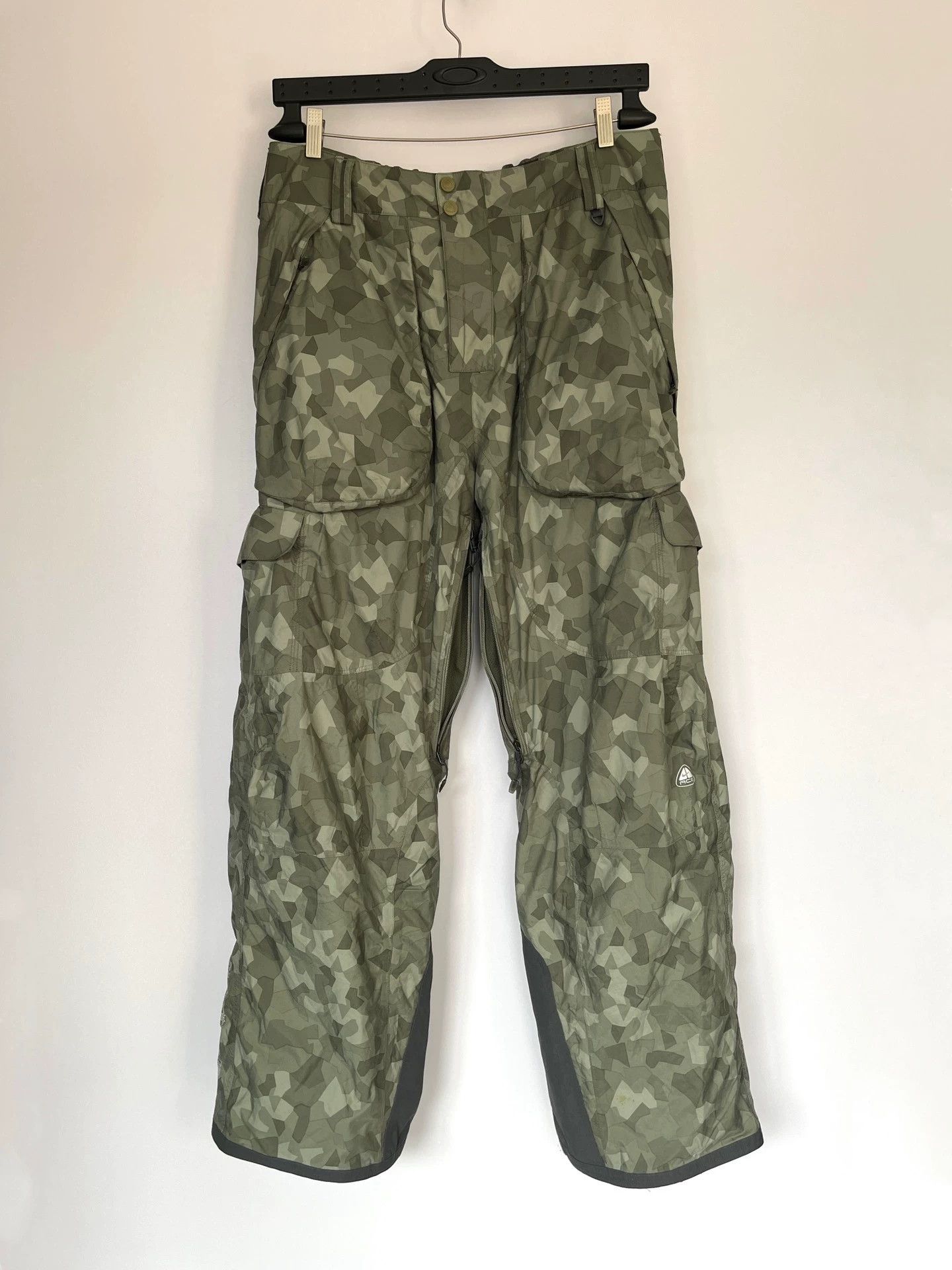 Nike Nike ACG Vintage Camo Ski Cargo Pants 00ss Size US 34 / EU 50 - 1 Thumbnail