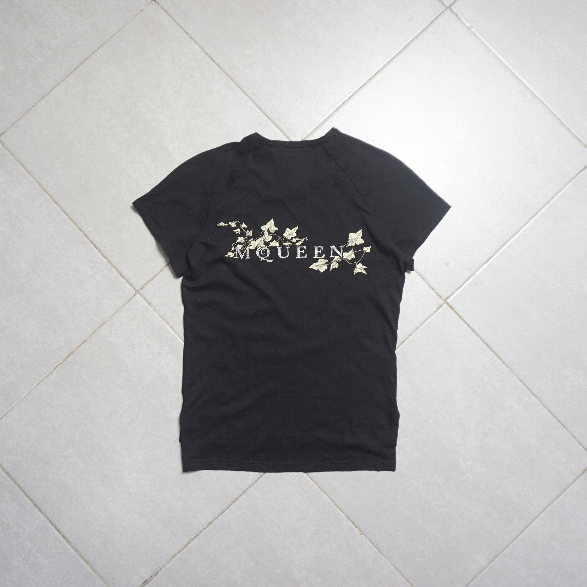 Alexander McQueen Vintage 90s Alexander Mcqueen tee Size M / US 6-8 / IT 42-44 - 1 Thumbnail