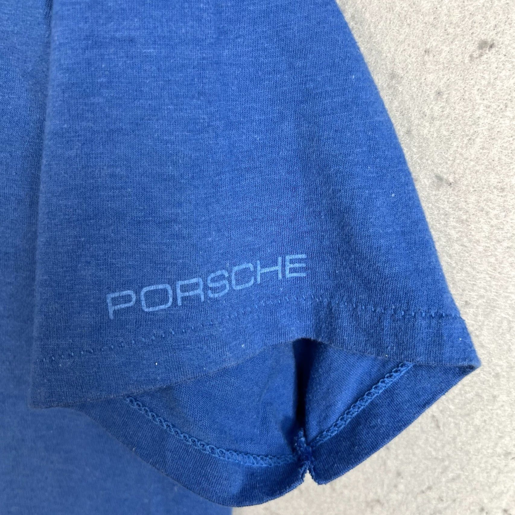 Vintage VINTAGE 1990s Porsche 962 Lowenbrau IMSA Racing T Shirt Adult Large Blue Men Sportswear Graphic Tee Size US L / EU 52-54 / 3 - 6 Thumbnail
