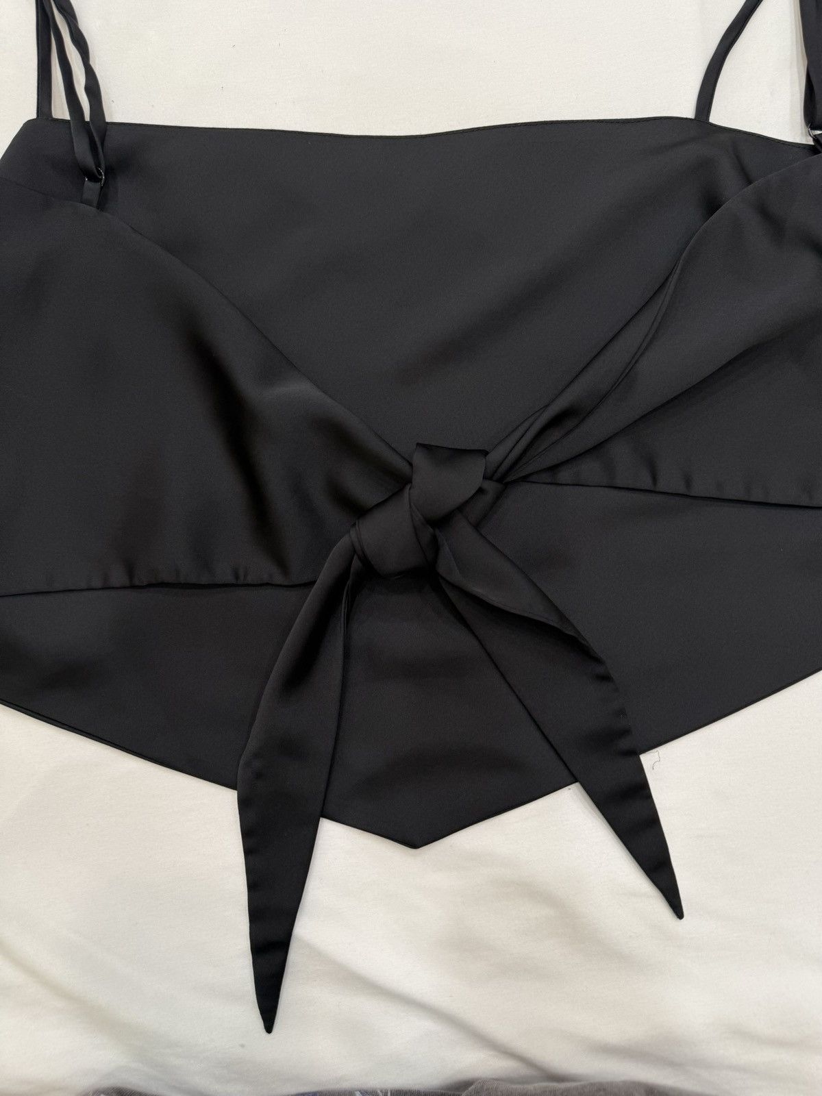 Aritzia Aritzia Sunday Best Black Satin Back Tie me Size M / US 6-8 / IT 42-44 - 4 Thumbnail