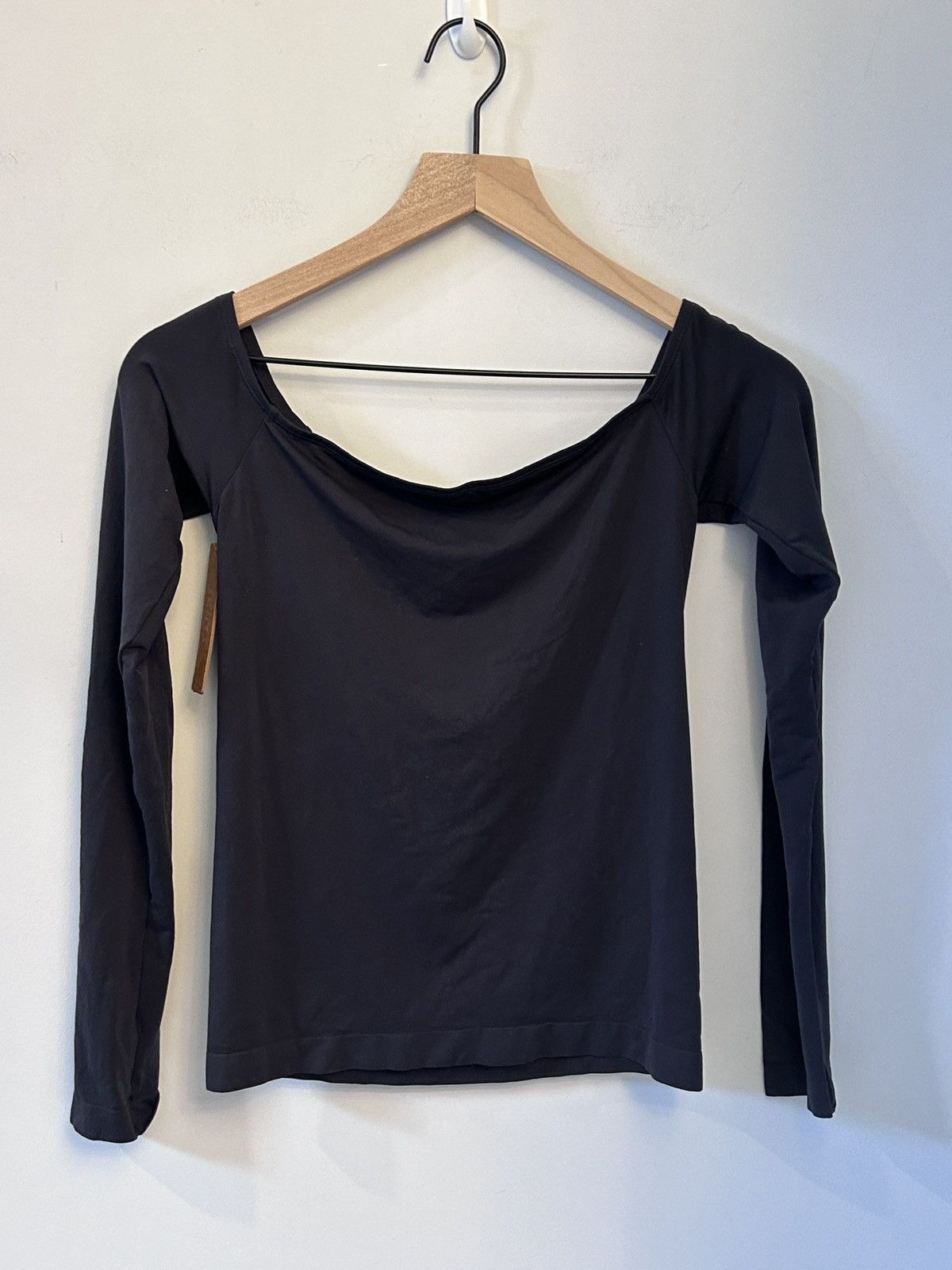 SKIMS Skims Soft Smoothing Seamless off the shoulder top L NWT Size L / US 10 / IT 46 - 5 Thumbnail