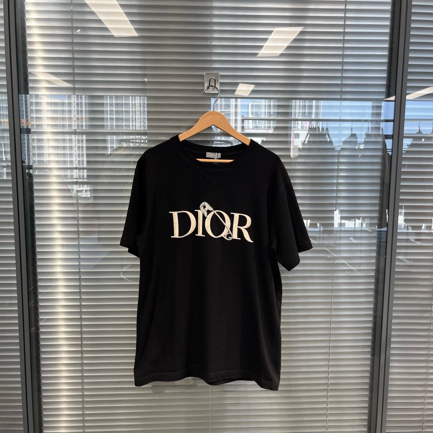 Dior Dior Safety Pin Logo Embroidered T-Shirt Size US L / EU 52-54 / 3 - 1 Thumbnail