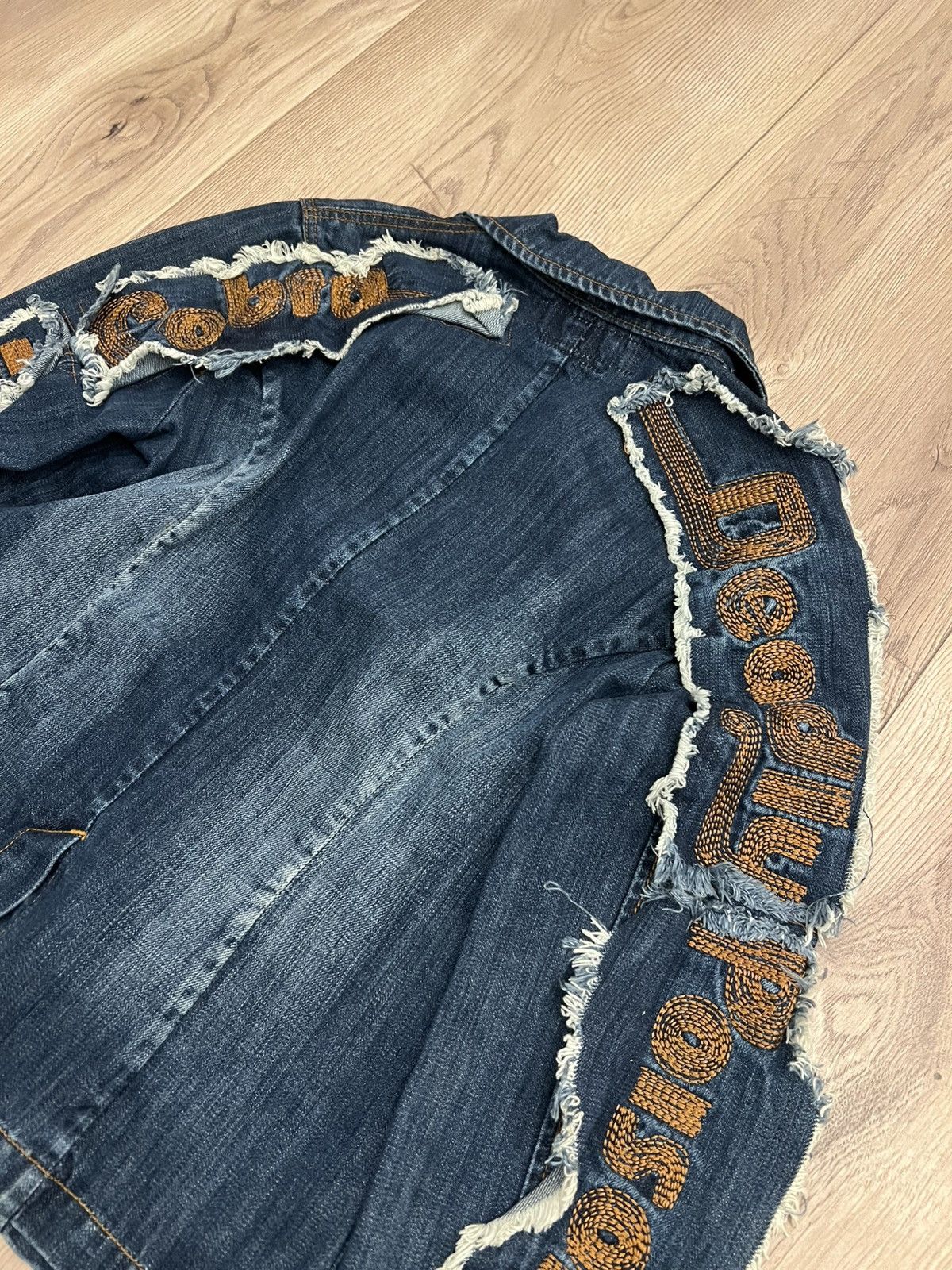 CINQUE Edgy Cinque Distressed Denim Jacket with Cobra Embroidery Size XS / US 0-2 / IT 36-38 - 4 Thumbnail