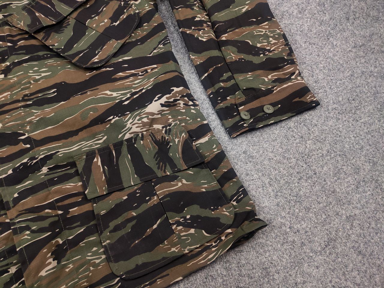 Vintage Vintage US Army Tiger Stripe Camo Combat Military Jacket Size US L / EU 52-54 / 3 - 5 Thumbnail