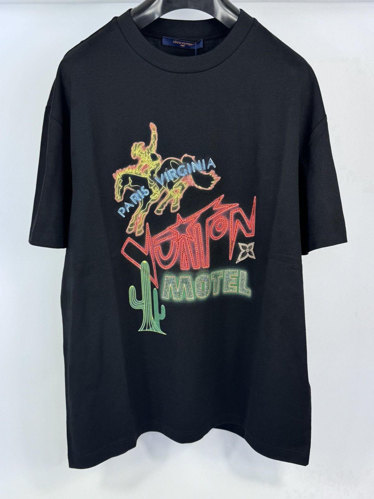 Louis Vuitton VUITTON MOTEL GRAPHIC PRINT T-SHIRT 1AFXNI | Grailed