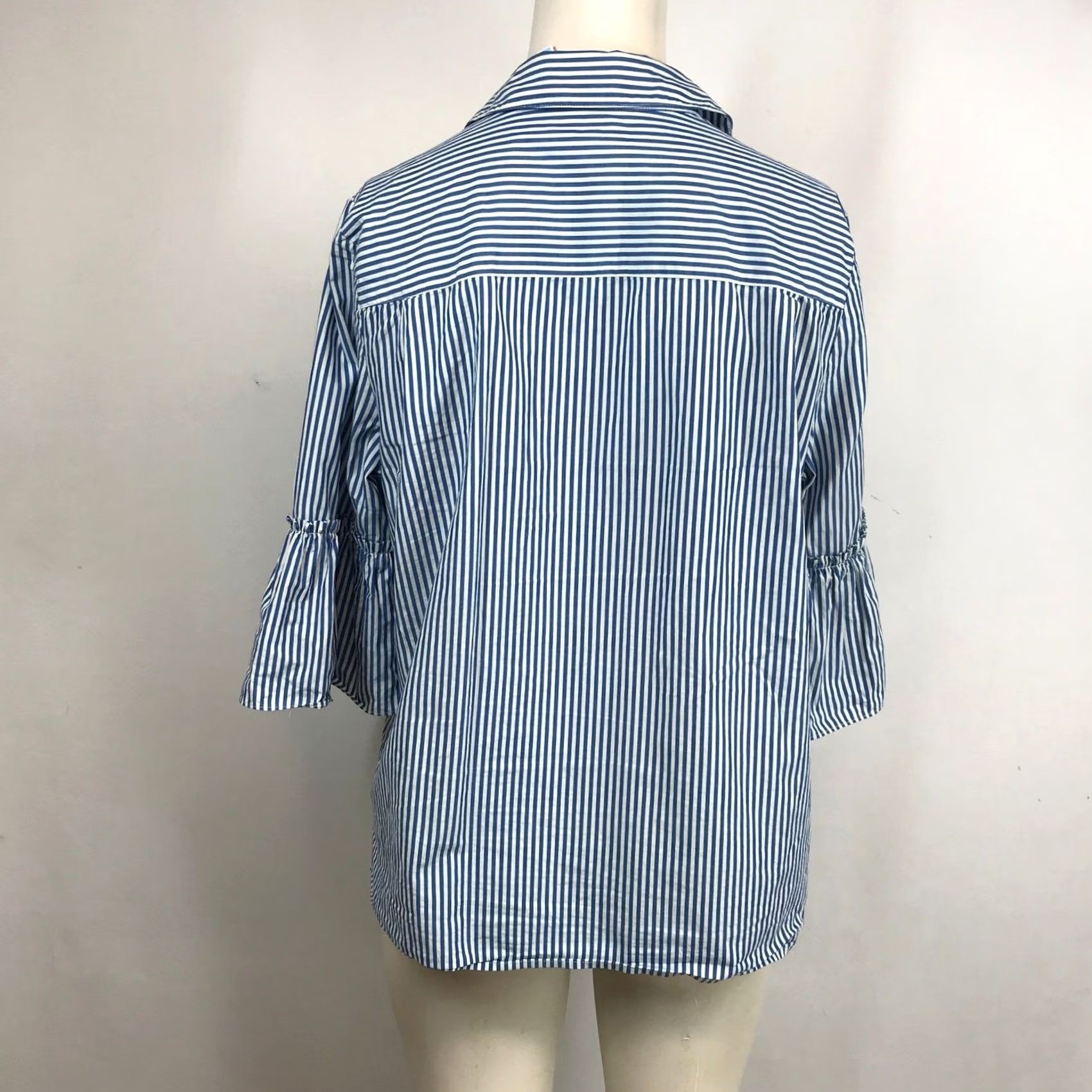 Vintage Draper James Button-Down Shirt Striped Blue White Bell Sleeve Ruffle 100% Cotton 12 Womens Size XL / US 12-14 / IT 48-50 - 5 Thumbnail