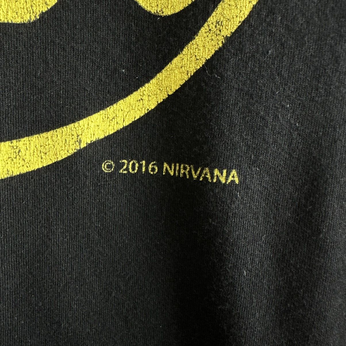 Band Tees Nirvana 2016 Vintage Big Logo Band Rock Tee T-shirt Size US M / EU 48-50 / 2 - 3 Thumbnail