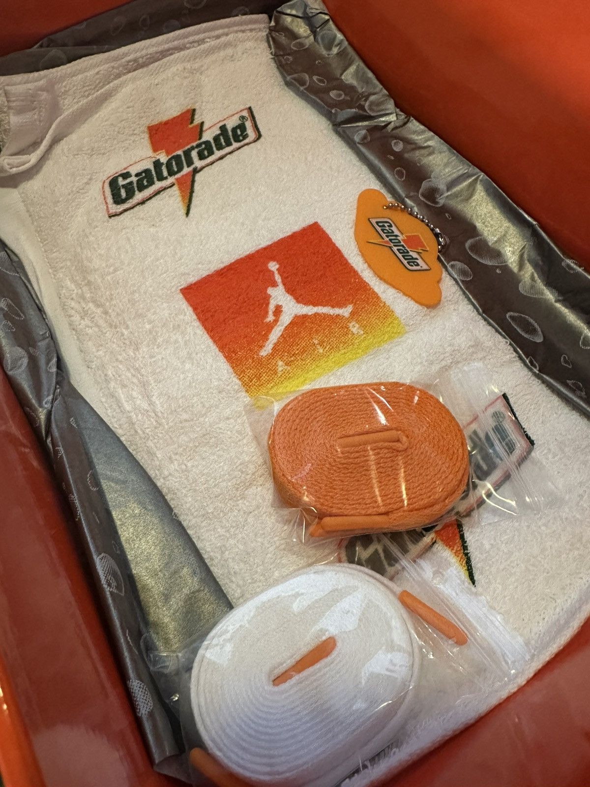 Gatorade × Jordan Brand Jordan 1 Hi Grape Gatorade 11 Size US 11 / EU 44 - 8 Thumbnail