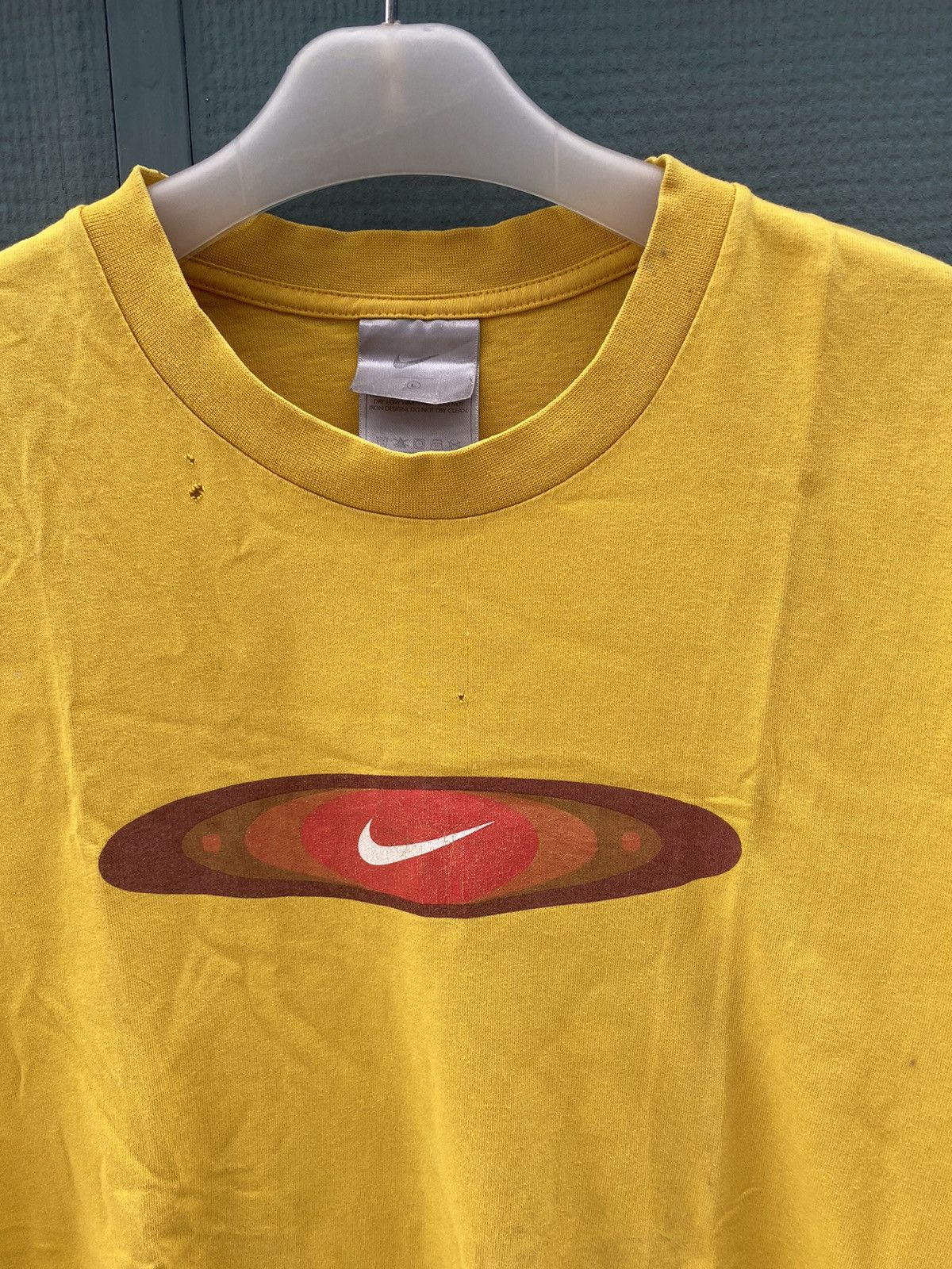Nike × Vintage 💸NEED GONE💸Vintage thrashed nike center yellow tee Size US L / EU 52-54 / 3 - 3 Thumbnail