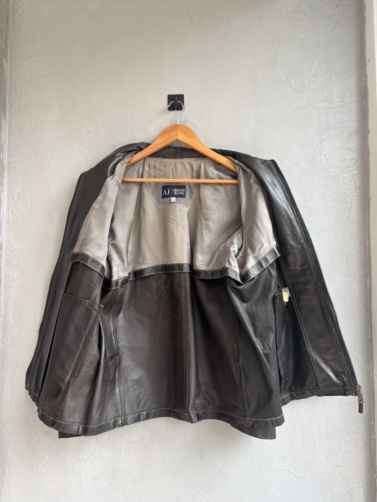 Armani Armani cowhide natural distressed leather jacket Size US L / EU 52-54 / 3 - 10 Thumbnail
