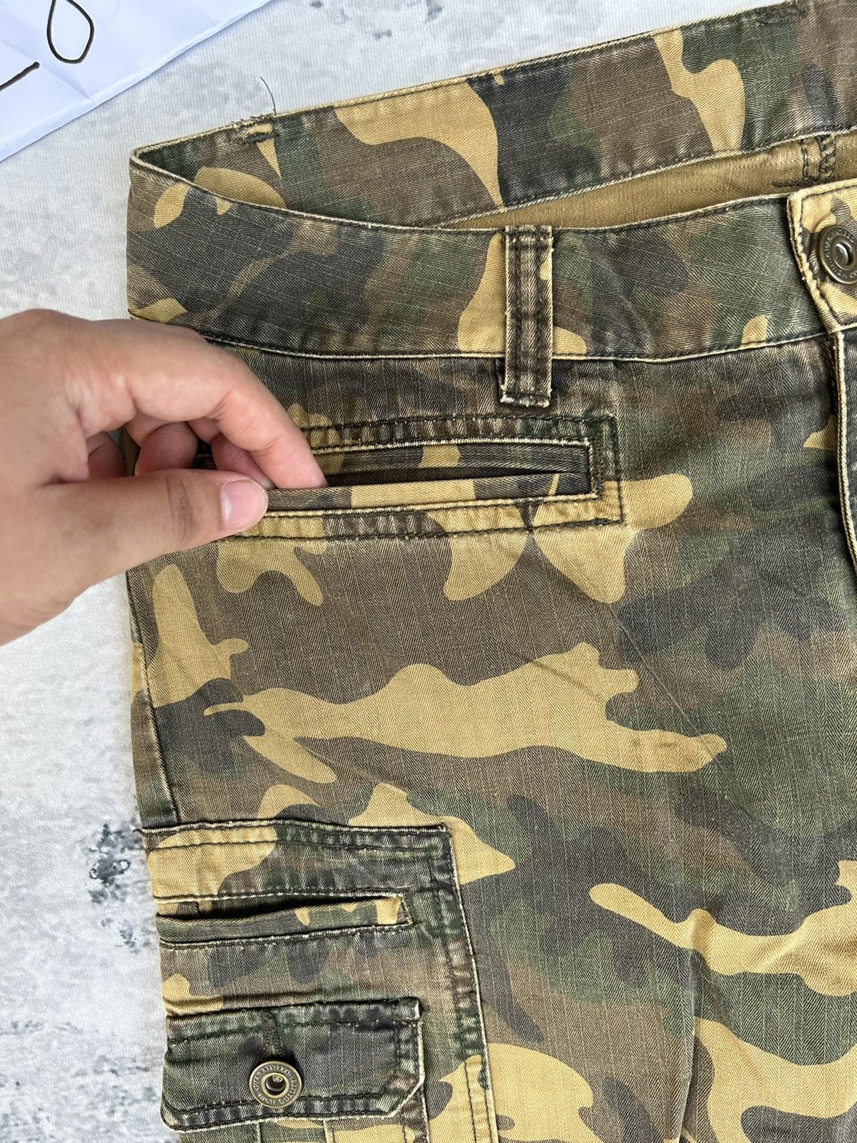 Takeo Kikuchi Takeo Kikuchi Camo Cargo Pants Size 29" - 11 Thumbnail