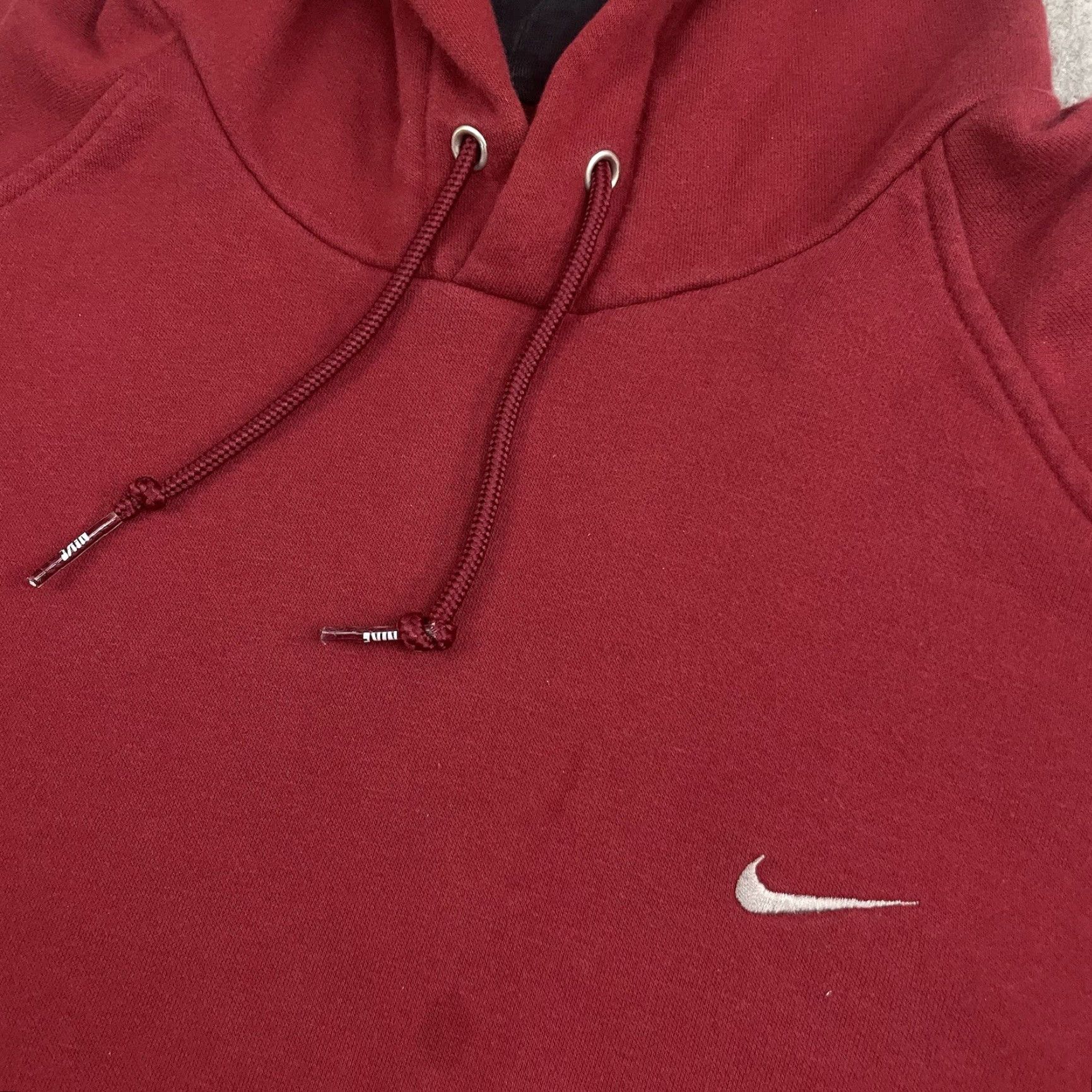 Nike VINTAGE Nike Sweatshirt Adult XL Red Embroidered Sweater Mens Y2K Hoodie Swoosh Size US XL / EU 56 / 4 - 3 Thumbnail