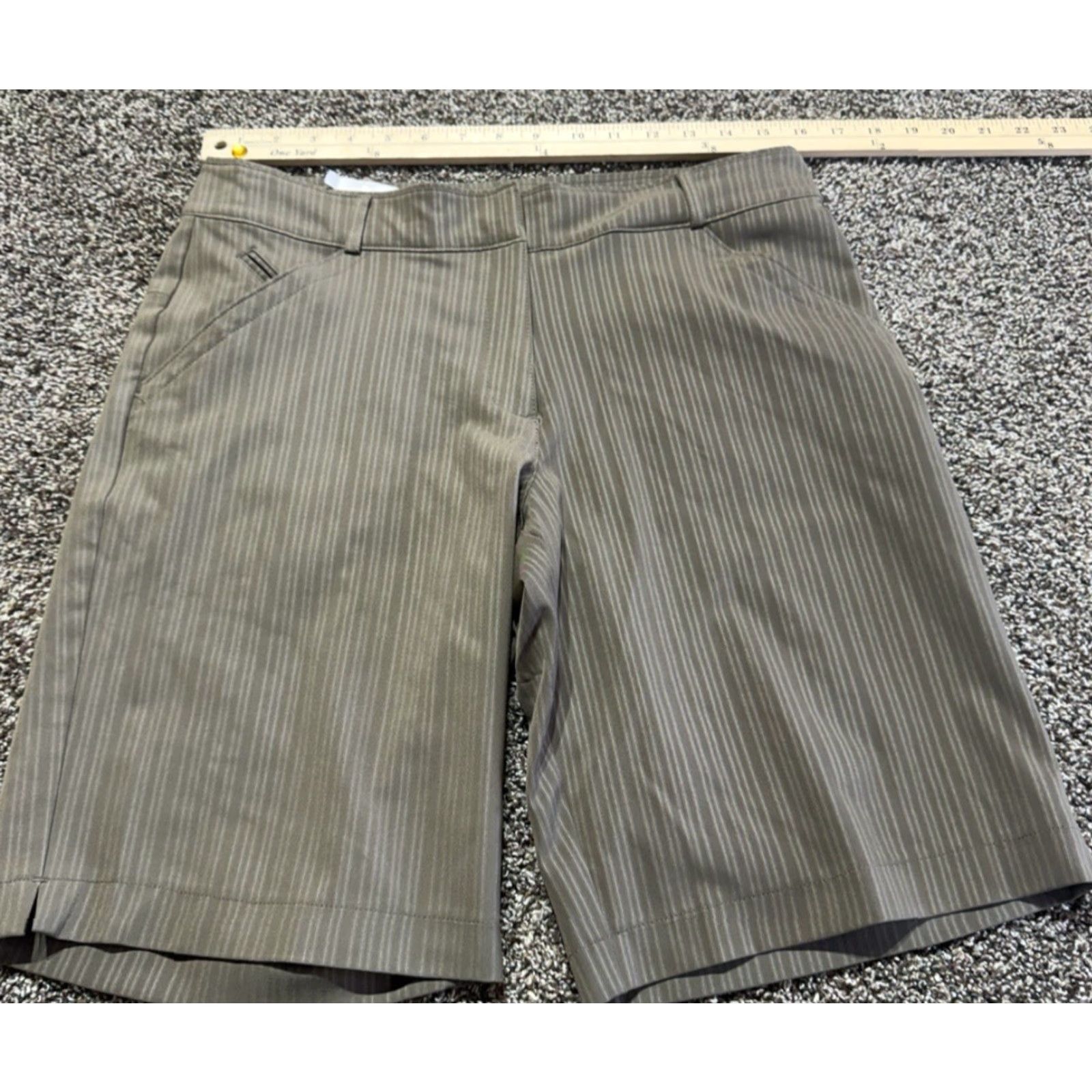 Nike Nike Gold Brown Striped Women's Golf Shorts Size 8 Regular Fast Dry Polyester Flex 32X11 Inseam 11 in Logo Pocket Chino Casual Summer Spring Mens? Size 30" / US 8 / IT 44 - 7 Thumbnail
