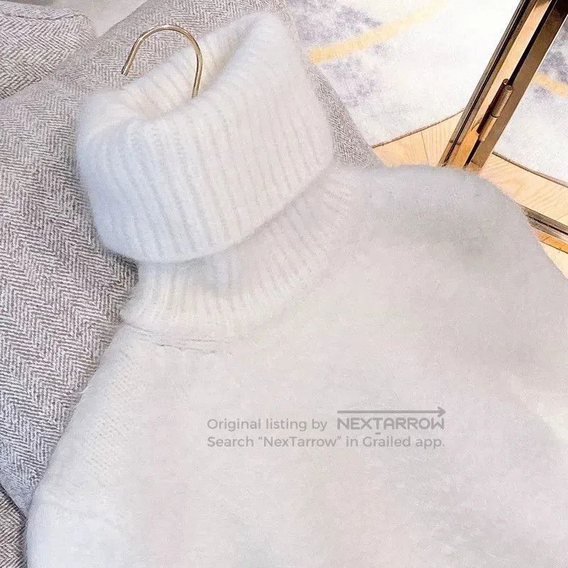 Saint Laurent Paris Saint Laurent Fuzzy White Turtleneck. Size S / US 4 / IT 40 - 5 Thumbnail