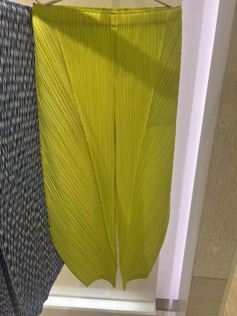 Issey Miyake Issey Miyake size:3 Green pleated irregular-shaped pants Size 31" - 5 Thumbnail
