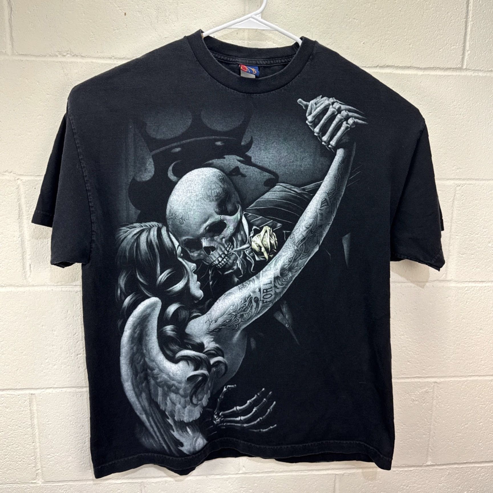 Vintage VINTAGE Ogabel Skeleton Dancing With Woman Black T-Shirt 2XL Men Cotton 2000s Y2K Punk Gothic Metal Size US XXL / EU 58 / 5 - 2 Thumbnail