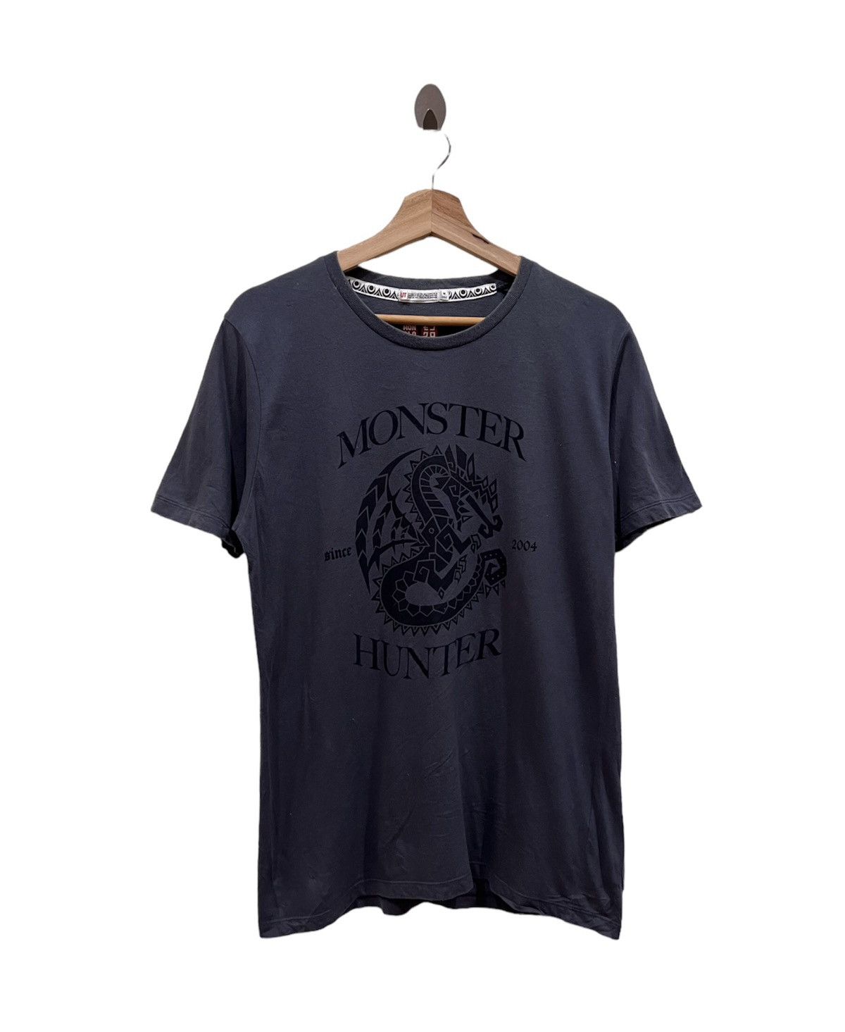 Anime × Japanese Brand × Uniqlo Japanese Monster Hunter Shirt Size US M / EU 48-50 / 2 - 1 Thumbnail