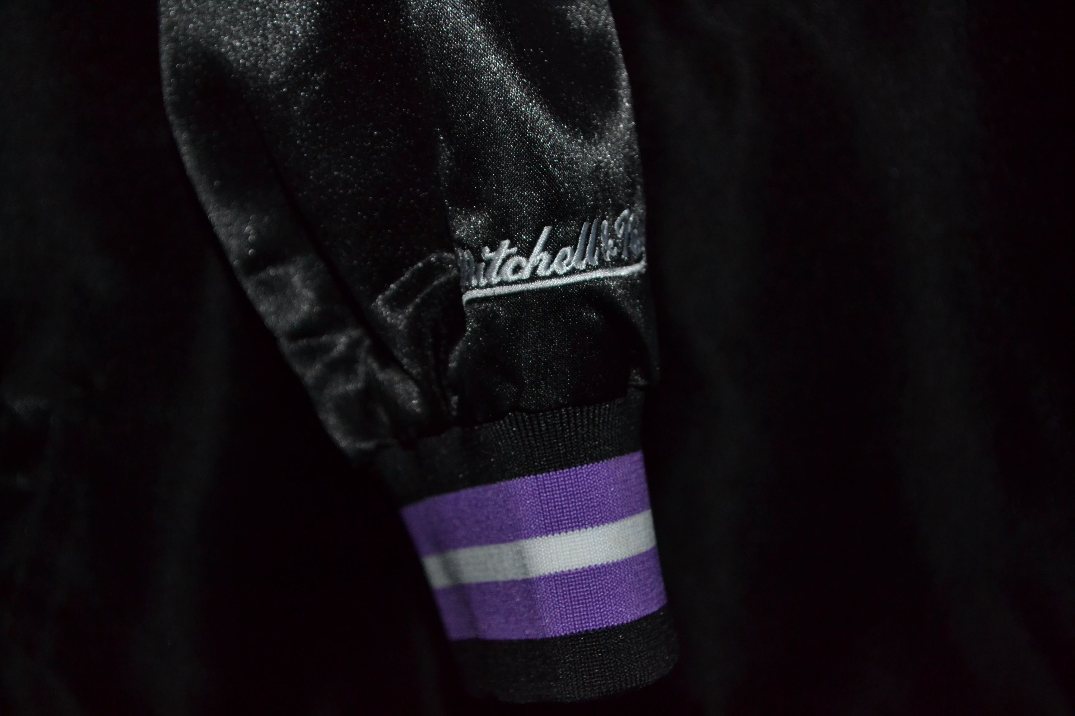Mitchell & Ness Toronto Raptors Mitchell & Ness Light Satin XL Women Size XL / US 12-14 / IT 48-50 - 4 Thumbnail