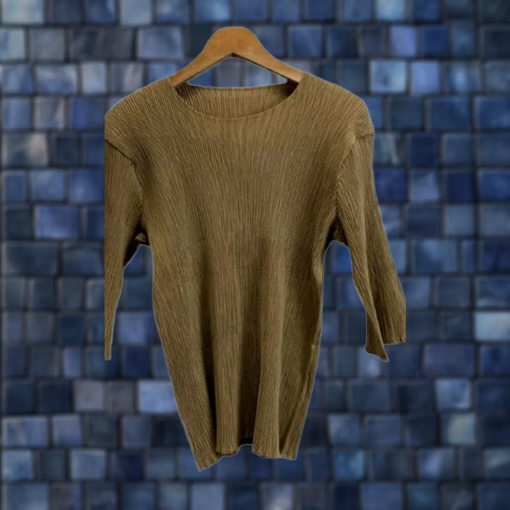 Issey Miyake New title: ISSEY MIYAKE men'S long-sleeve knit top polyester solid pleated size M USED Size US M / EU 48-50 / 2 - 1 Thumbnail