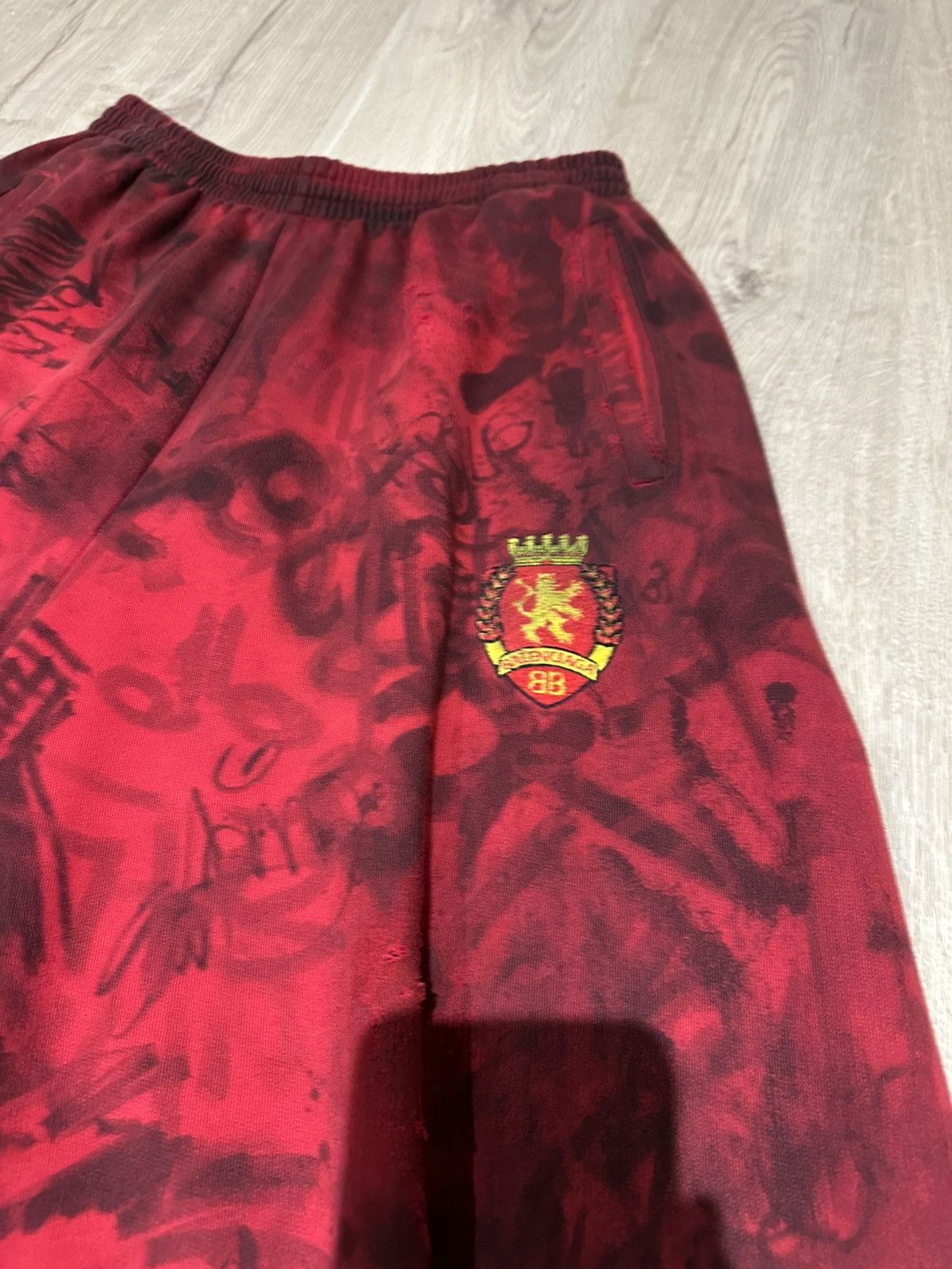 Balenciaga Balenciaga graffiti skater sweats Size US 34 / EU 50 - 2 Thumbnail