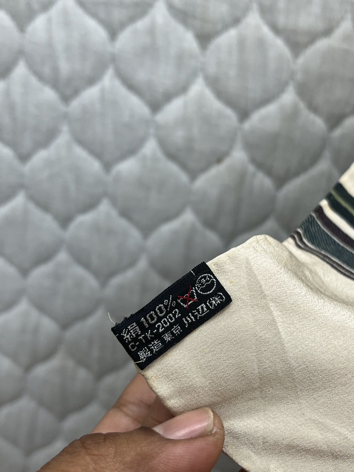 Yves Saint Laurent 🔥🔥🔥STEALS YVES SAINT LAURENT SILK SCARF Size ONE SIZE - 19 Thumbnail