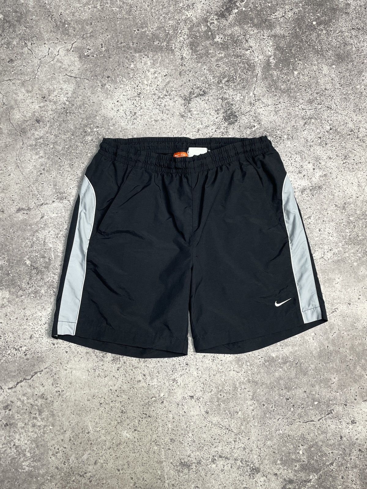 Vintage Vintage Nike Shorts Mini Swoosh Logo 00s Style Size US 32 / EU 48 - 1 Thumbnail