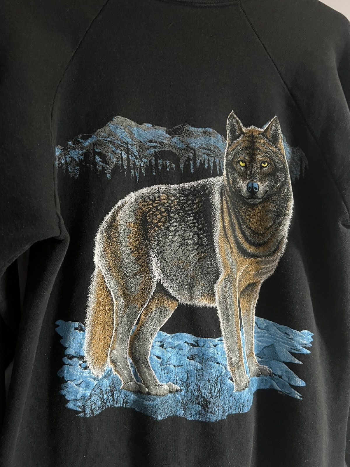 Vintage Vintage 90’s Wolf Back hit crewneck size XL Size US M / EU 48-50 / 2 - 3 Thumbnail