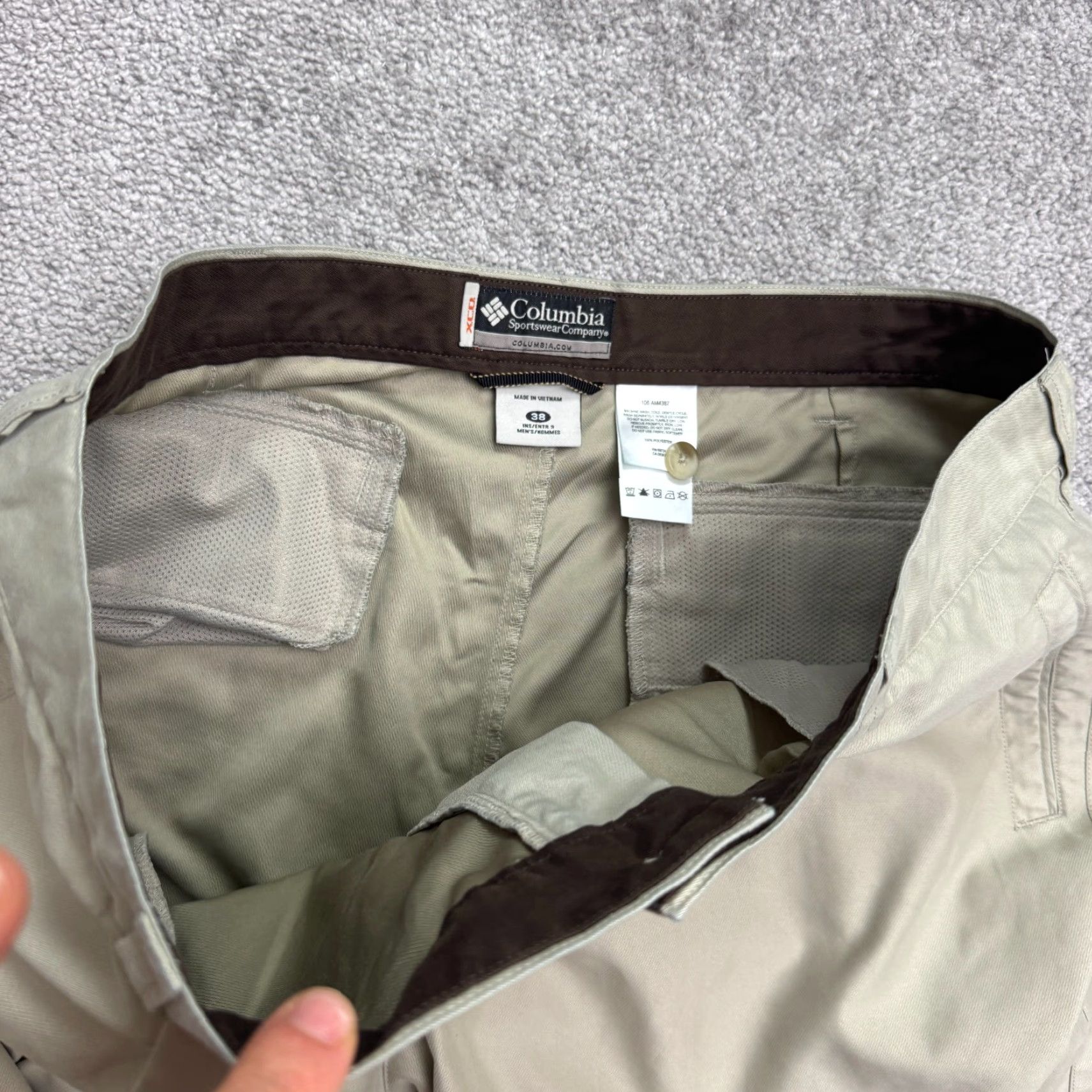 Vintage Columbia Mens Chino Shorts 38 Tan Brown Pleated Front Outdoor Utility Pockets Safari Style 9" Inseam Summer Fall Mens Size US 38 / EU 54 - 3 Thumbnail