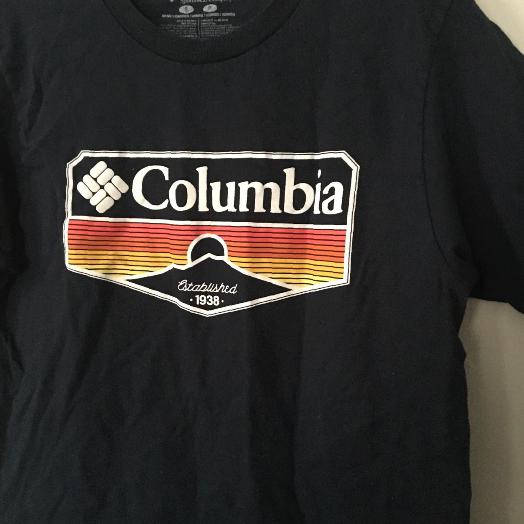 Logo 7 Columbia T-Shirt Logo Adult Small Navy Blue Mountain Sunrise Outdoor Mens Shirt Short Sleeve Crew Neck Cotton Knit All Seasons Logo Vintage No Size US S / EU 44-46 / 1 - 2 Thumbnail