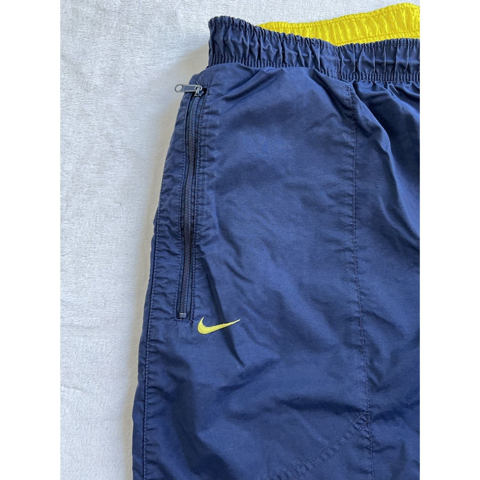 Nike Vintage Nike Baggy Reversible Shorts Size XL Mesh Y2K Cyber Size US 34 / EU 50 - 6 Thumbnail