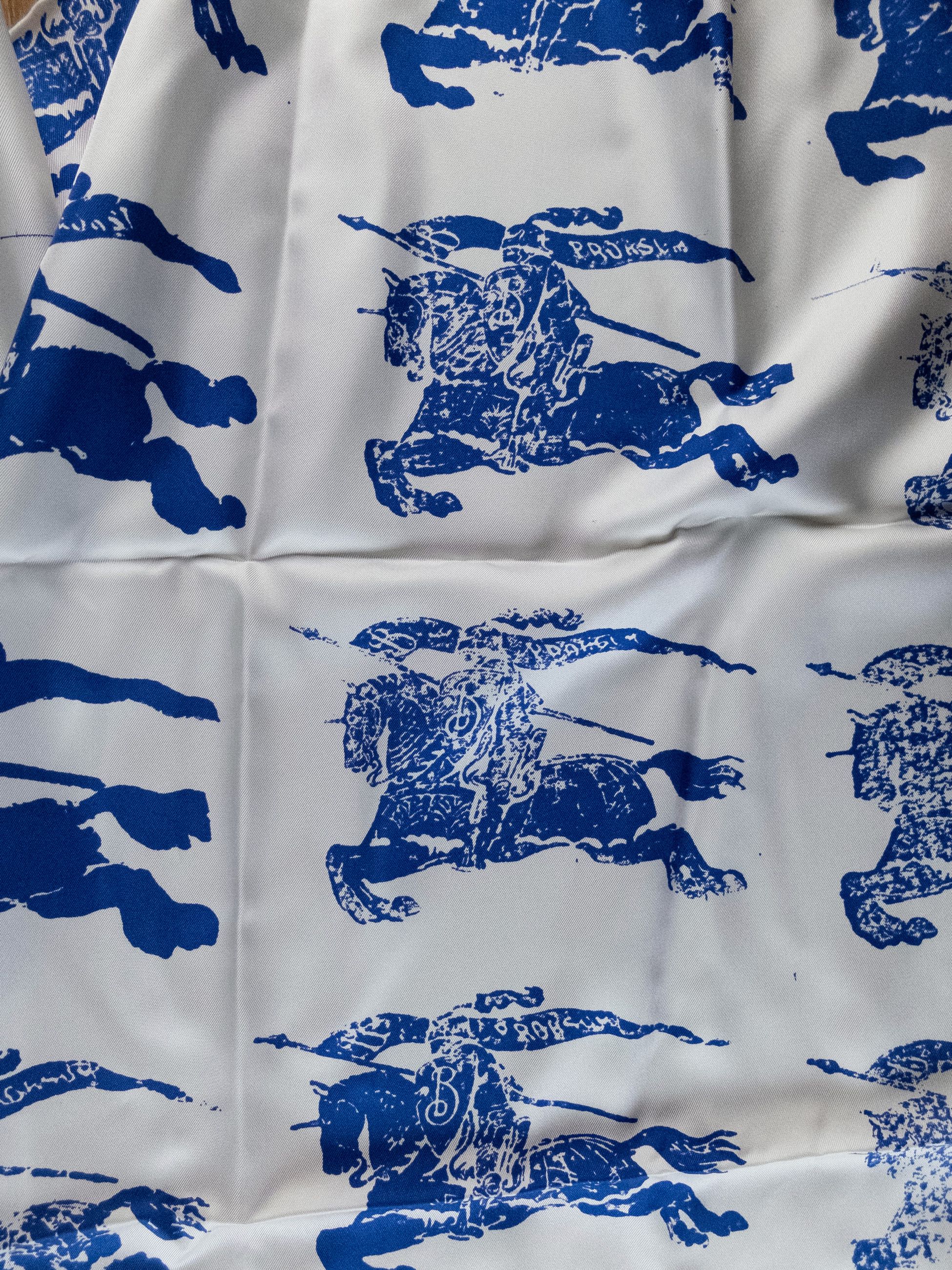 Burberry BURBERRY white blue EKD knight logo print square silk scarf Size ONE SIZE - 3 Thumbnail