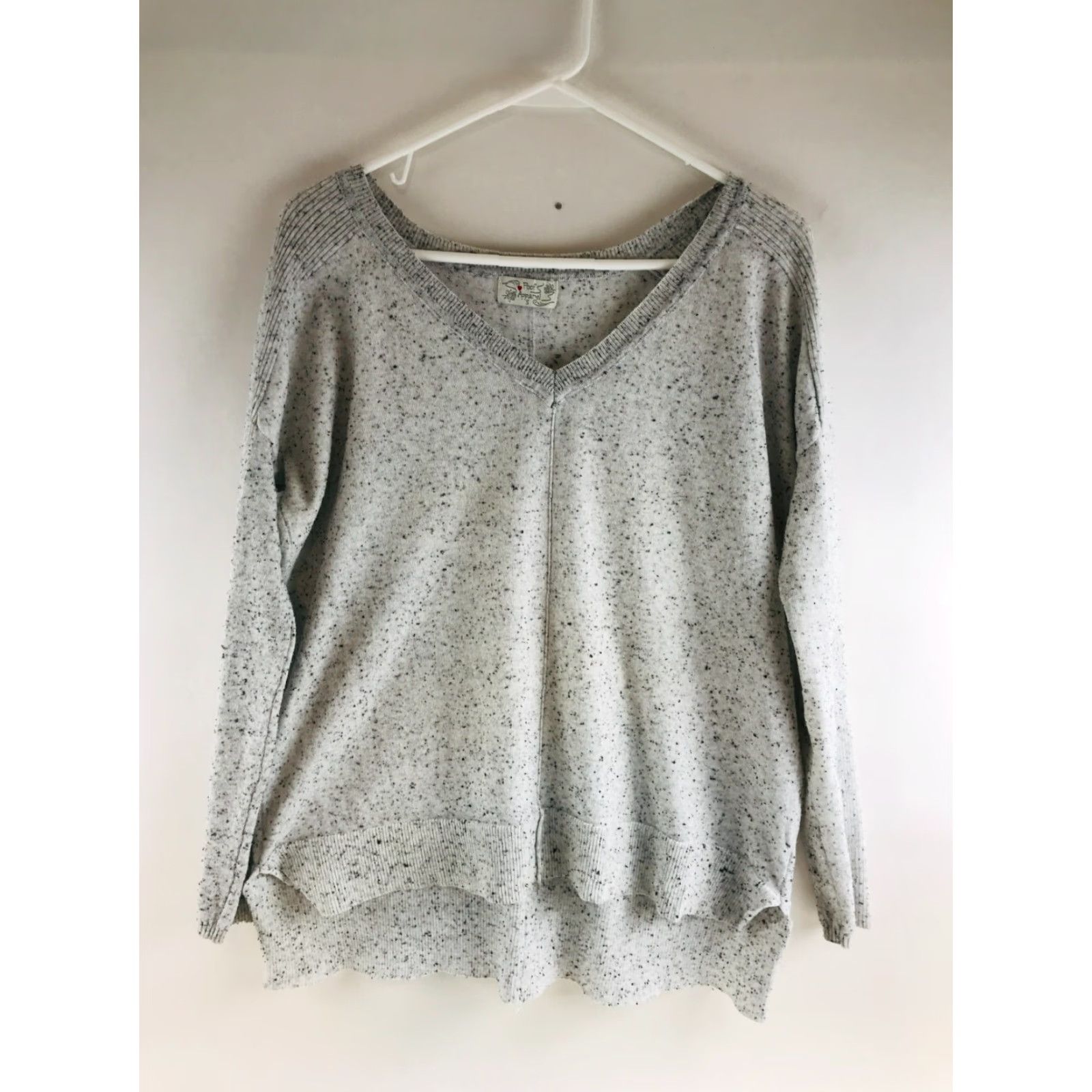 Vintage Poof Apparel Sweater Women's Small Gray V-Neck Oversized Pullover Shirt? Size S / US 4 / IT 40 - 2 Thumbnail