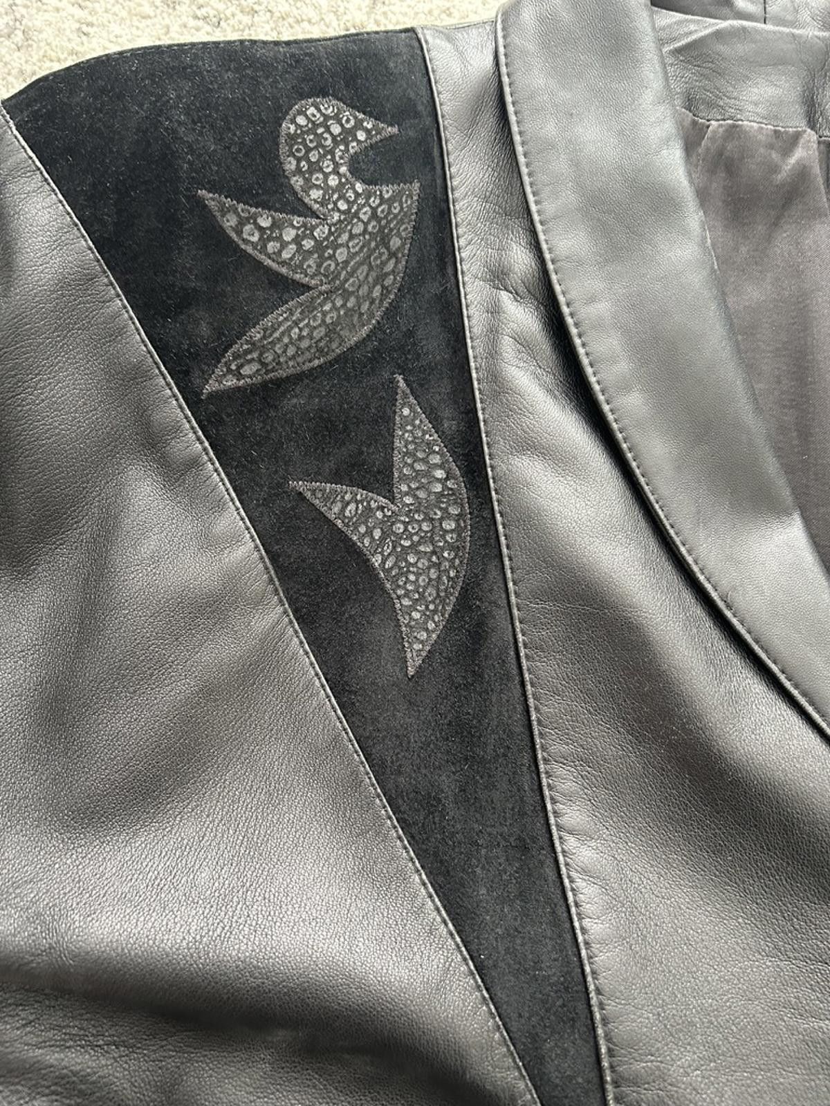 Unknown London Vintage Women's Black Leather and Suede Jacket with Bird App Size M / US 6-8 / IT 42-44 - 3 Thumbnail