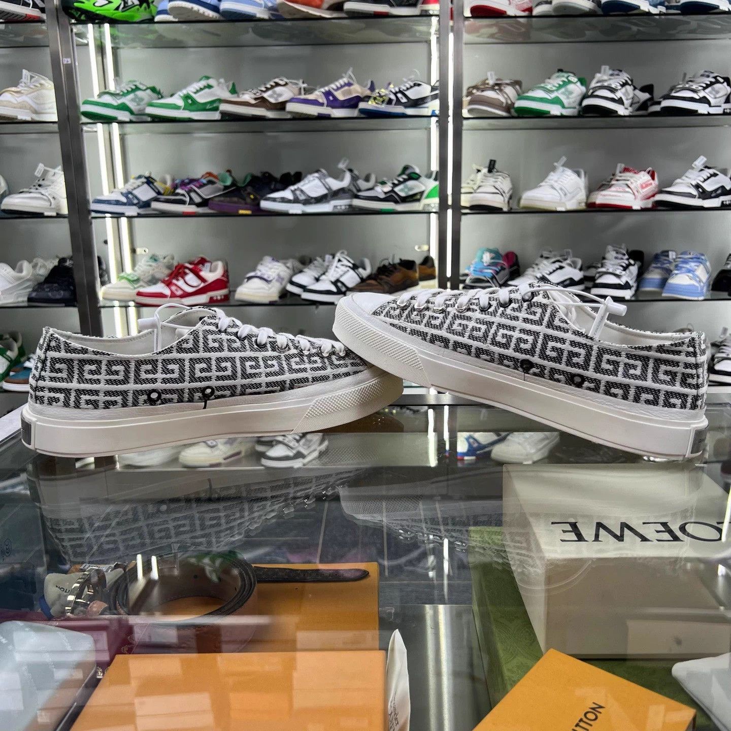 Givenchy Givenchy 4G Logo Jacquard Allover Canvas Shoes 43 Size US 10 / EU 43 - 4 Thumbnail