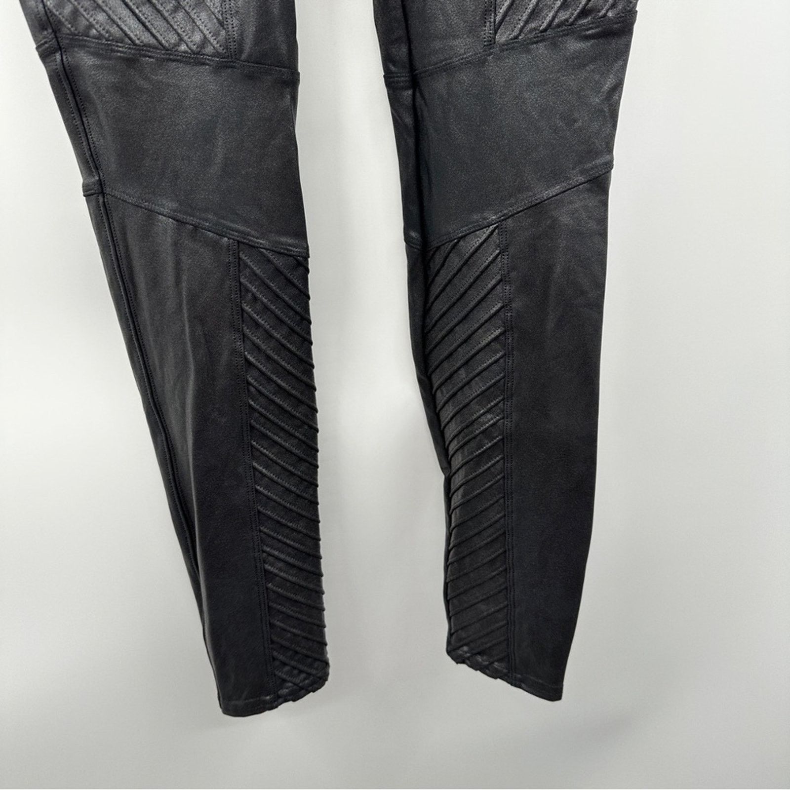 Spanx Spanx Faux Leather Mid Rise Moto Leggings in Very Black Sz M Size 25" / US 0 / IT 36 - 5 Thumbnail