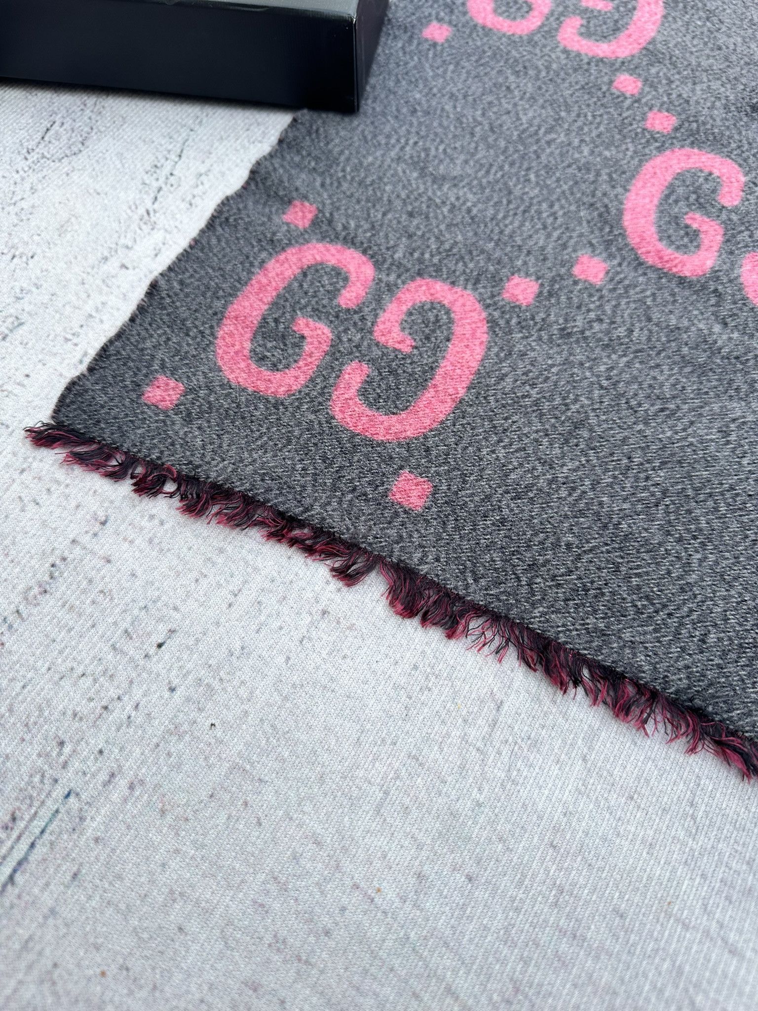 Gucci Gucci Scarf Jacquard GG Monogram Logo Gray and Pink Wool Size ONE SIZE - 3 Thumbnail