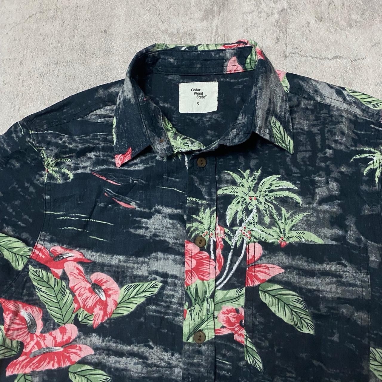 Other Black Hawaiian shirt with bold floral pattern Size US S / EU 44-46 / 1 - 2 Thumbnail