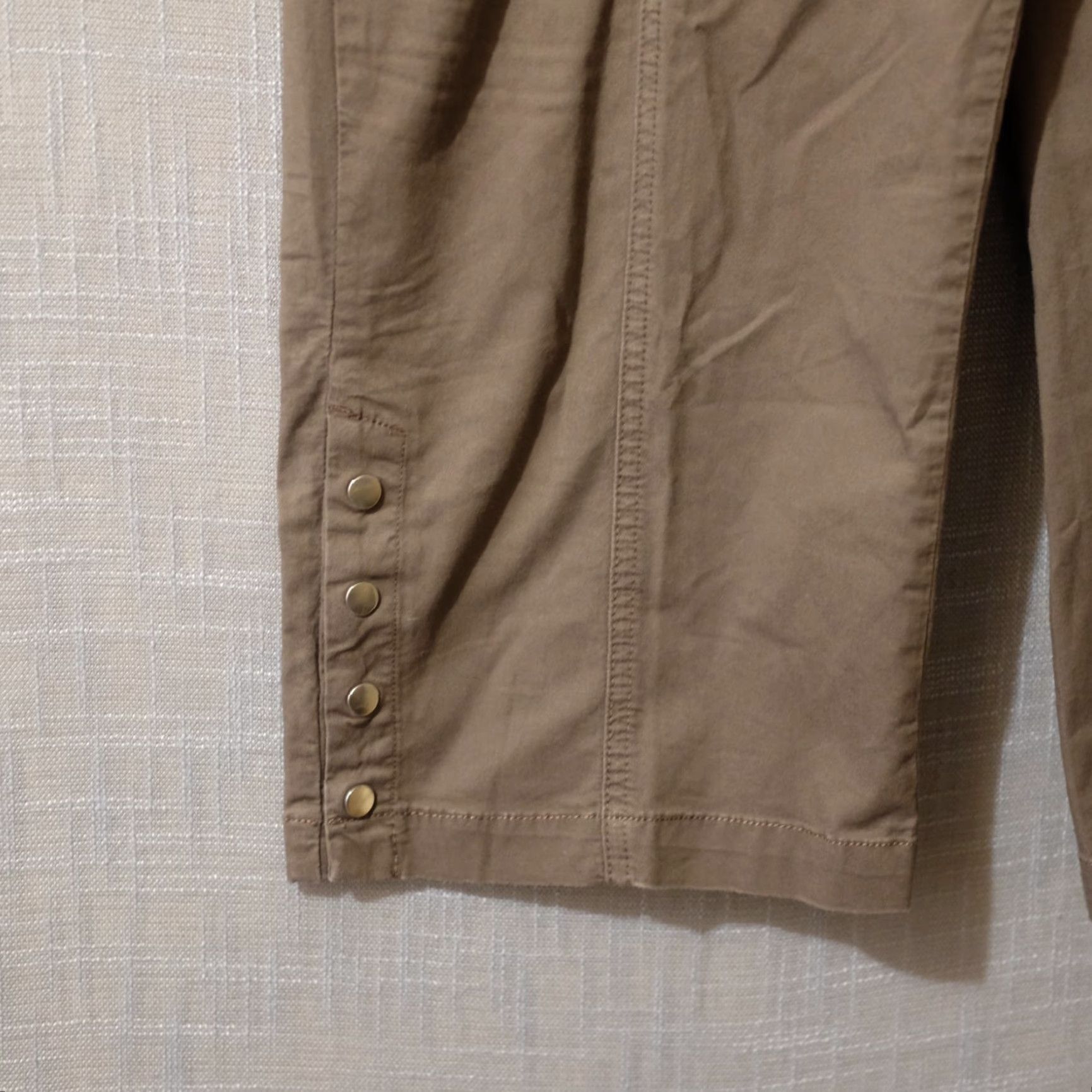 JM Collection JM Collection Capri Pants Stretch Pockets Brown Cuff Button Womens 14 Jeans Pants Capri Womens 14 Brown Pockets Stretch JM Collection Women Capris 14 Size 36" / US 14 / IT 50 - 5 Thumbnail