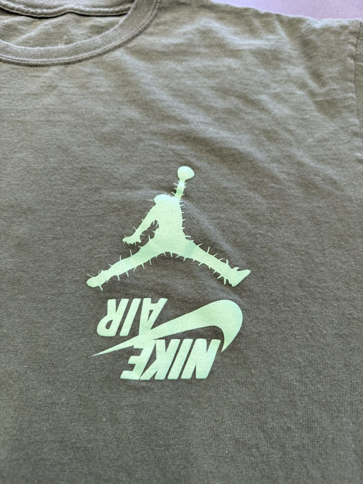 Jordan Brand × Travis Scott Jordan Brand X Nike X Travis Scott Highest Tee Size US XL / EU 56 / 4 - 3 Thumbnail