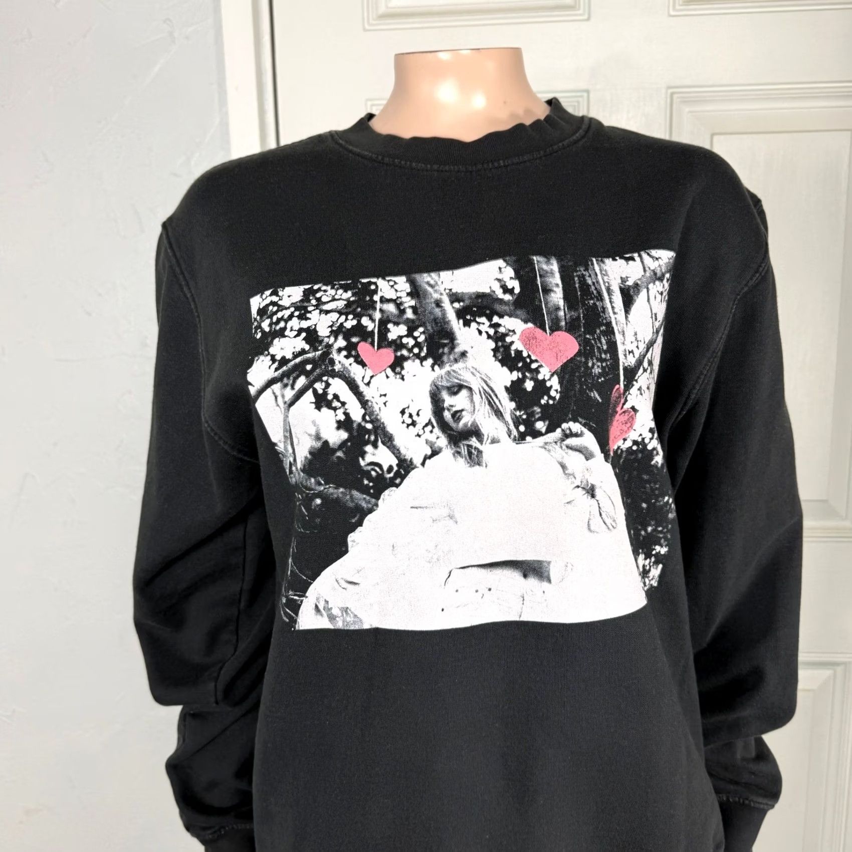 Vintage Taylor Swift Shirt Womens M Black Lover Era Women Sweatshirt Cotton crew neck Long sleeve Size M / US 6-8 / IT 42-44 - 2 Thumbnail