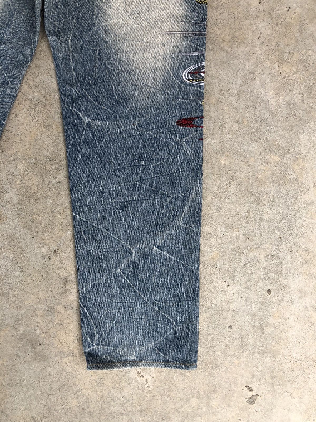 Japanese Brand Japanese Geisha Embroidered Jeans Distressed Jeans Size US 31 - 14 Thumbnail