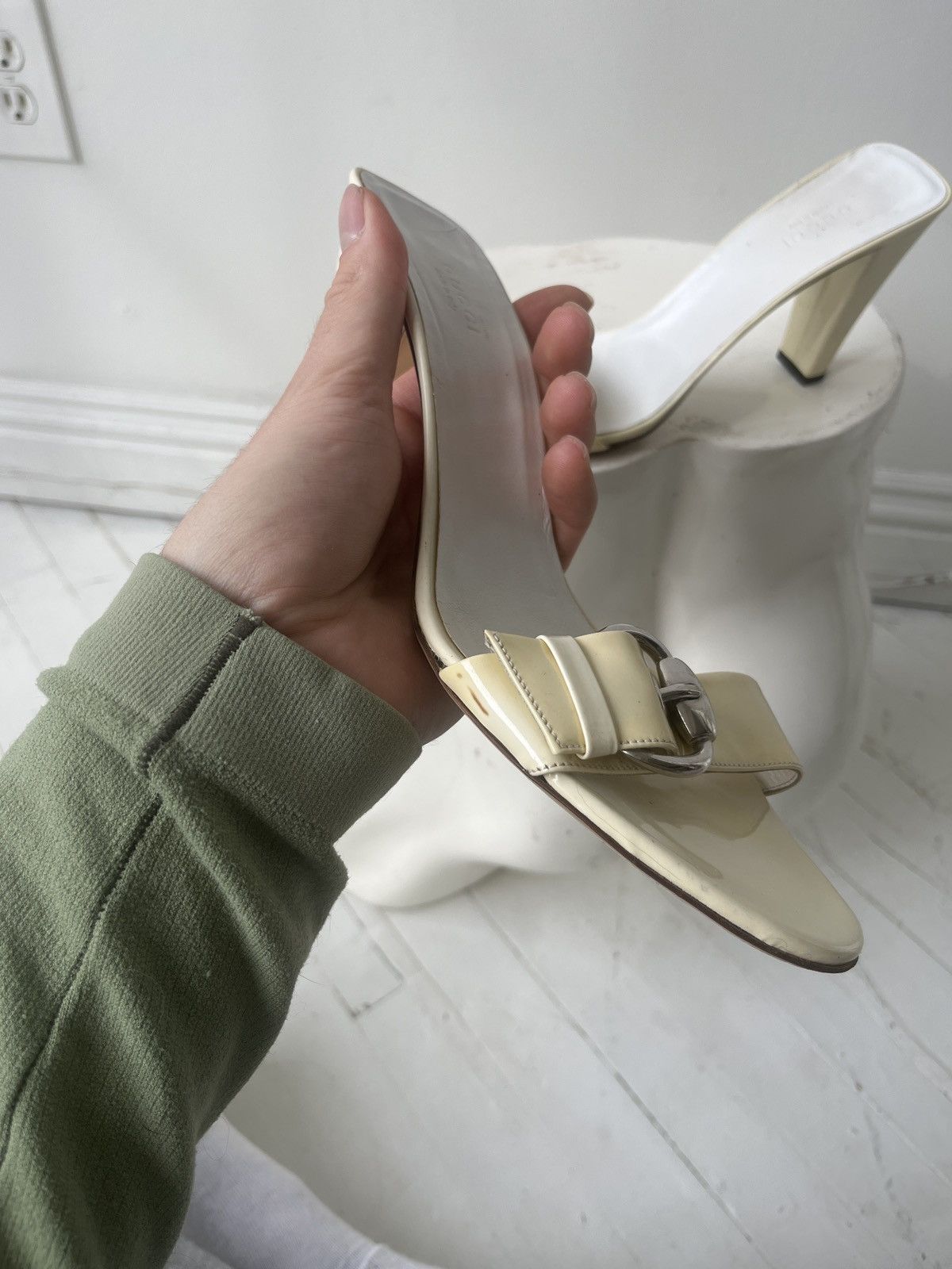 Gucci VINTAGE GUCCI BY TOM FORD CREAM MULE Size US 10 / IT 40 - 5 Thumbnail