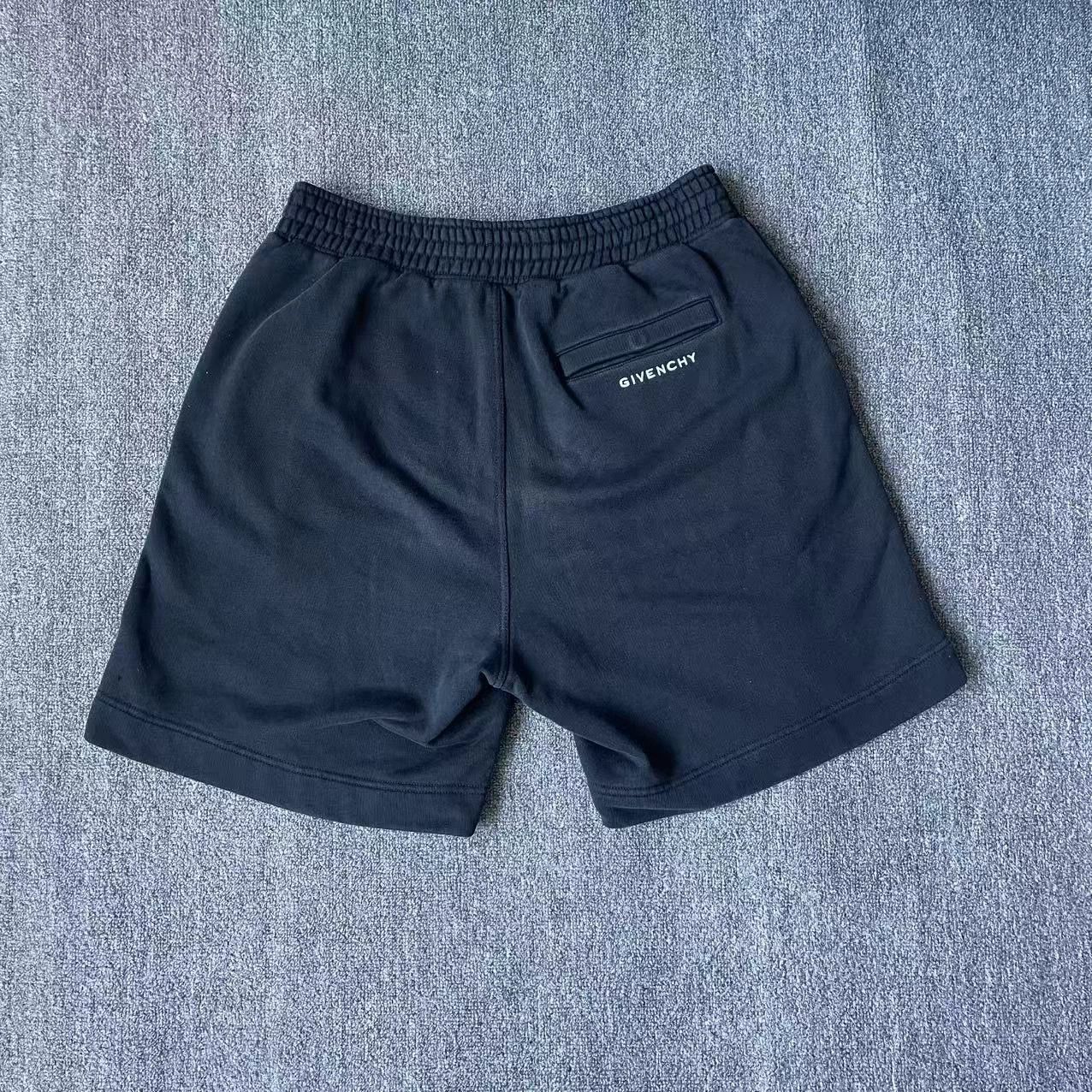 Givenchy Givenchy hug me embroidered short S 98 new Size US 29 - 2 Thumbnail