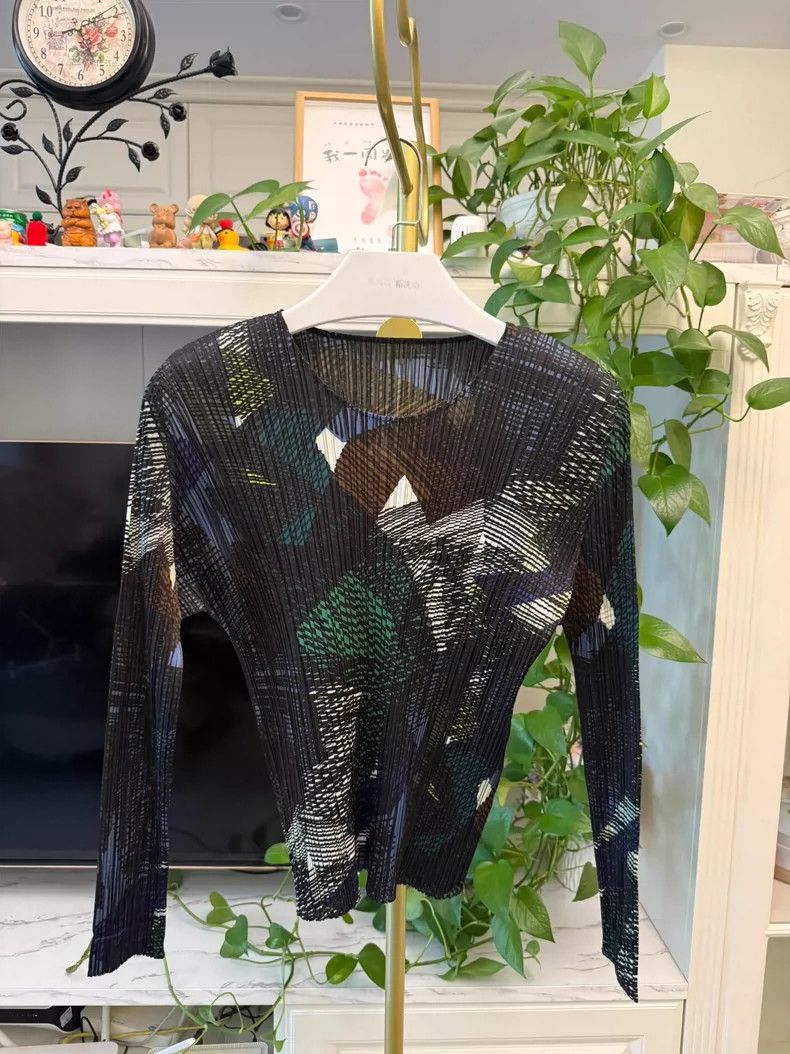 Issey Miyake Issey Miyake size:3 Black layered shadow top Size XS / US 0-2 / IT 36-38 - 1 Thumbnail