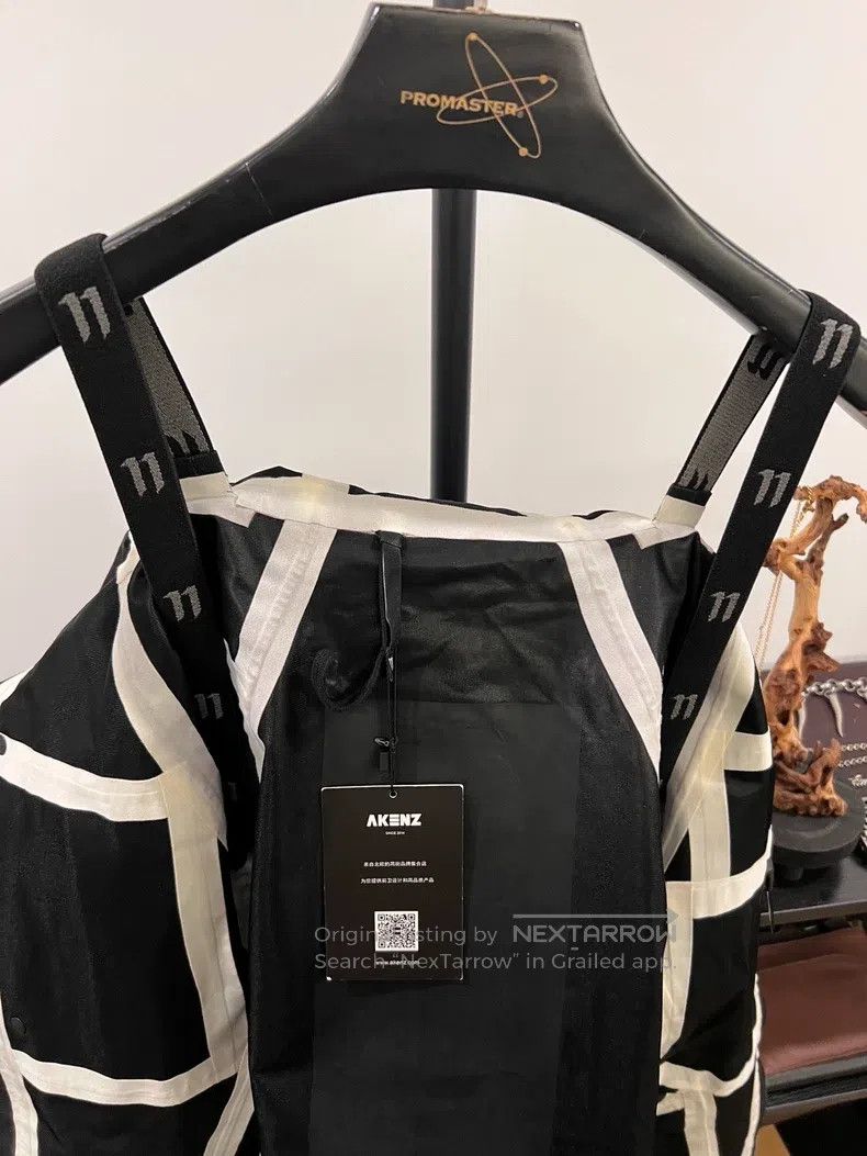 Boris Bidjan Saberi Boris Bidjan Saberi Size S Hard shell pressure glue paintin Size US S / EU 44-46 / 1 - 4 Thumbnail