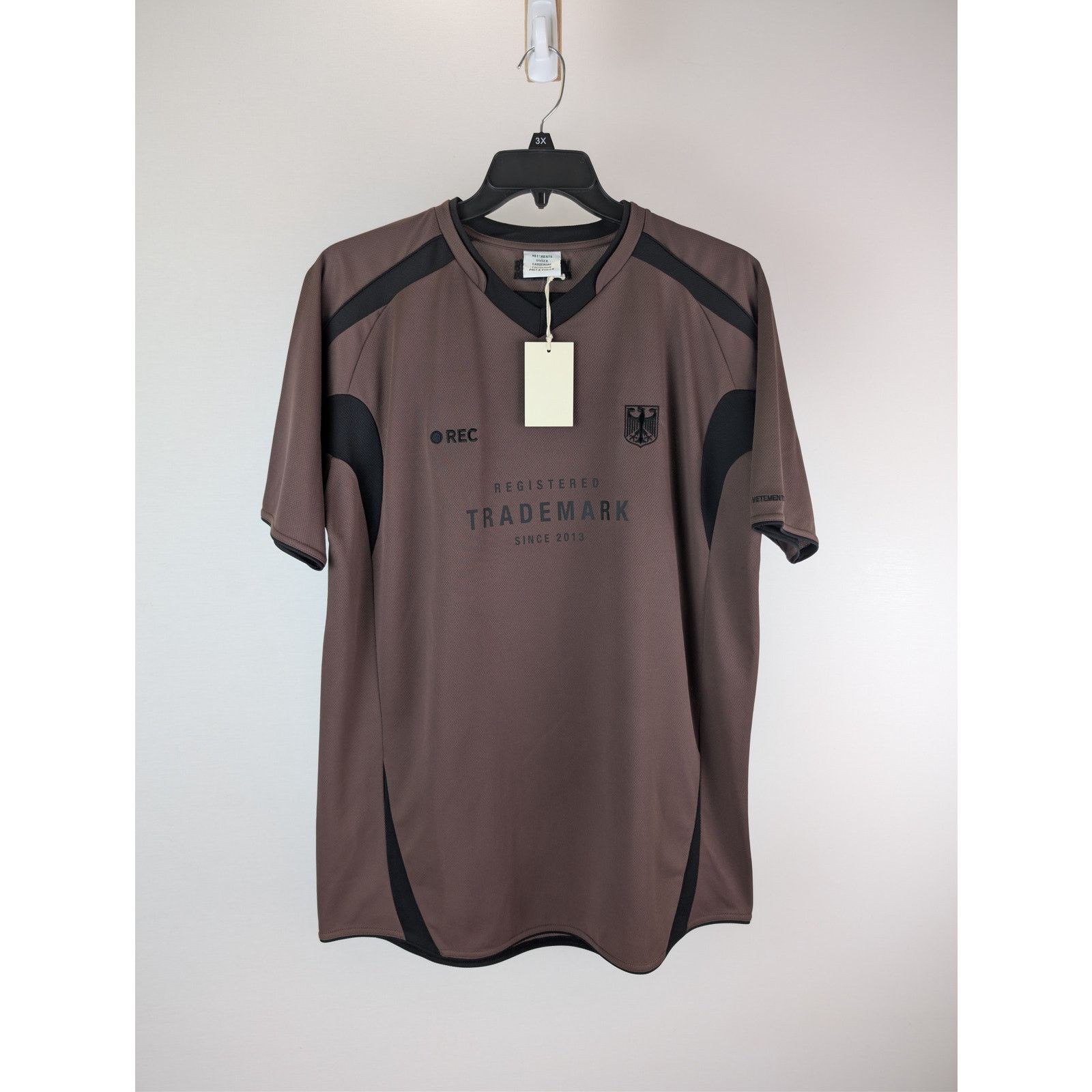 Vetements o1rshd1 Trademark Football Jersey T-Shirt in chocolate brown Size US S / EU 44-46 / 1 - 9 Thumbnail