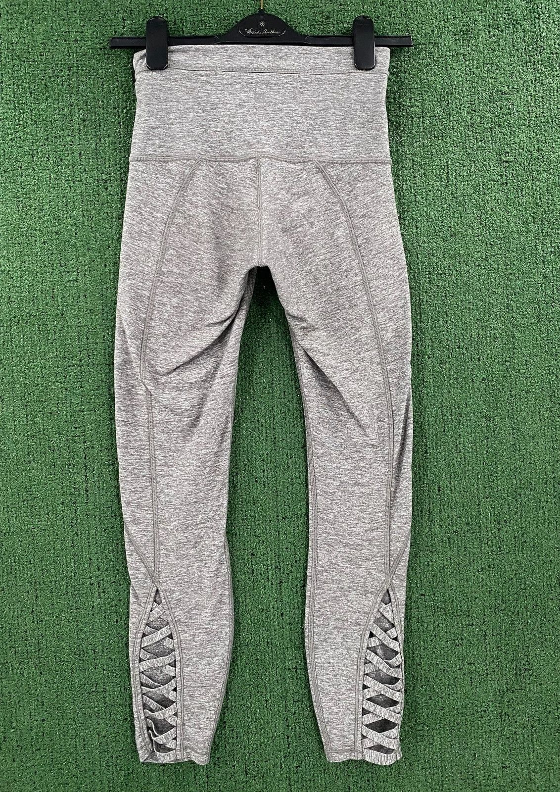 Lululemon Lululemon Pure Practice Gray Lattice Trim Leggings 4 Size 38" / US 16 / IT 52 - 1 Thumbnail