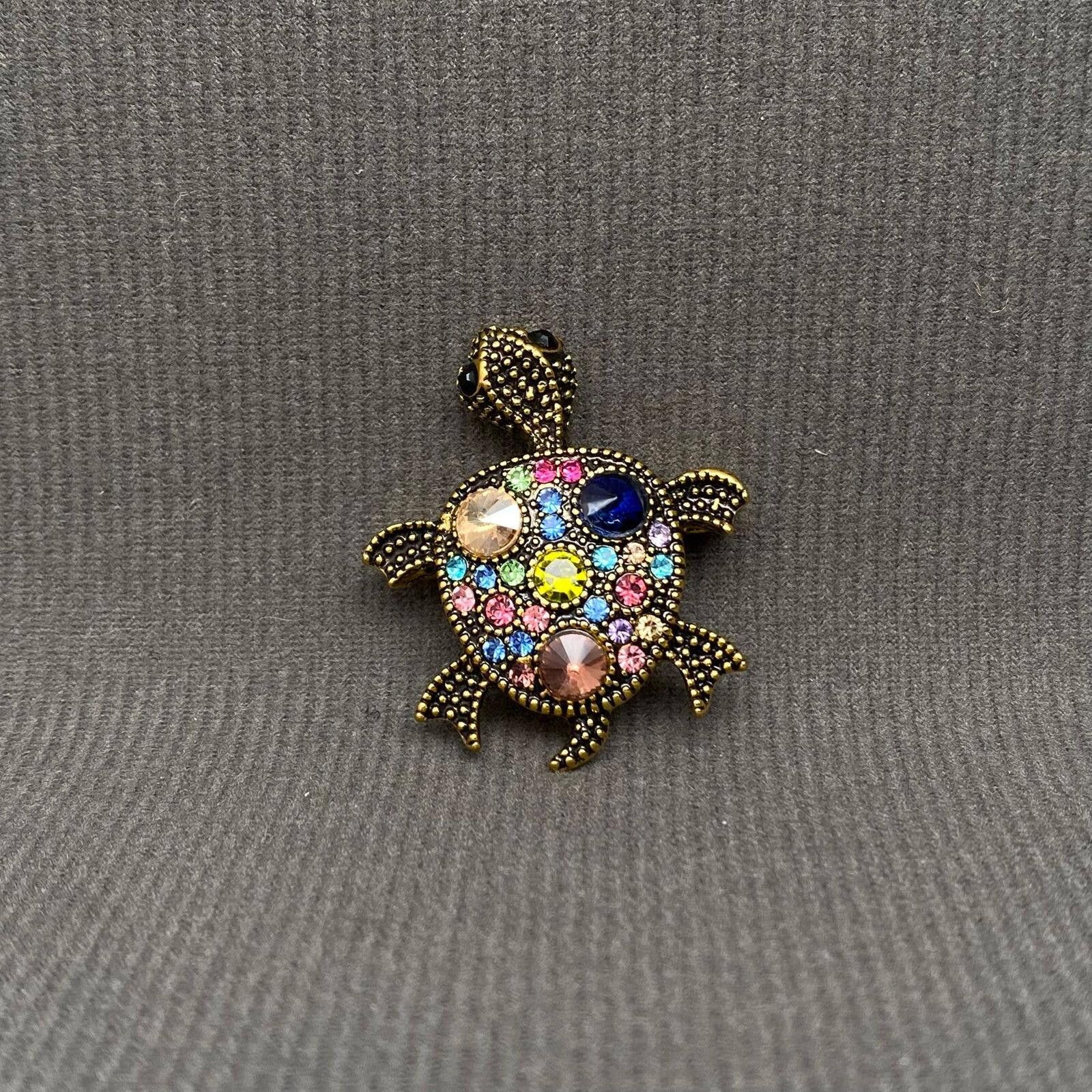 The Unbranded Brand Turtle Brooch with Multicolor Rhinestones Size ONE SIZE - 1 Thumbnail