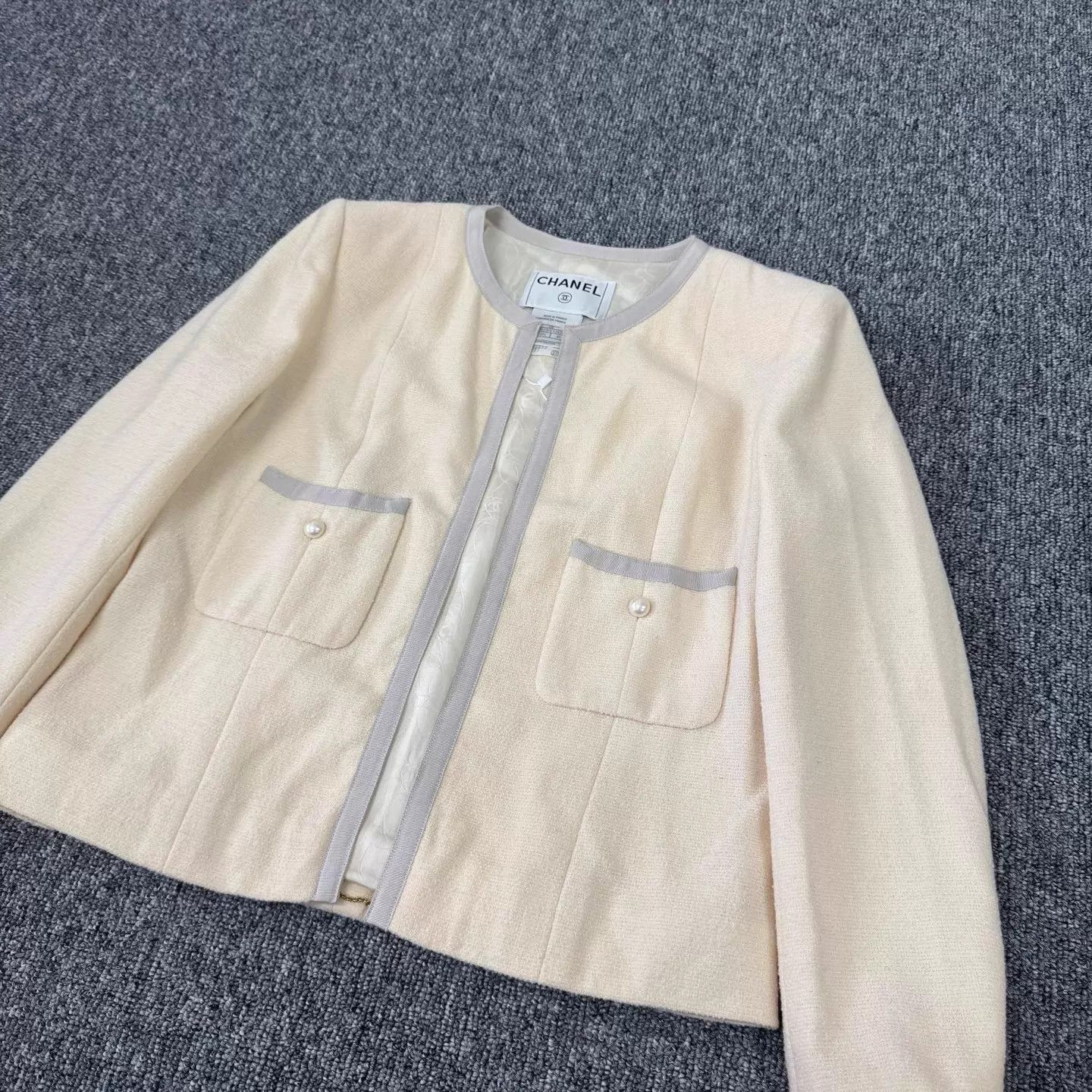 Chanel Chanel Women's Pearl Button Cream Jacket Size 40 Size M / US 6-8 / IT 42-44 - 3 Thumbnail